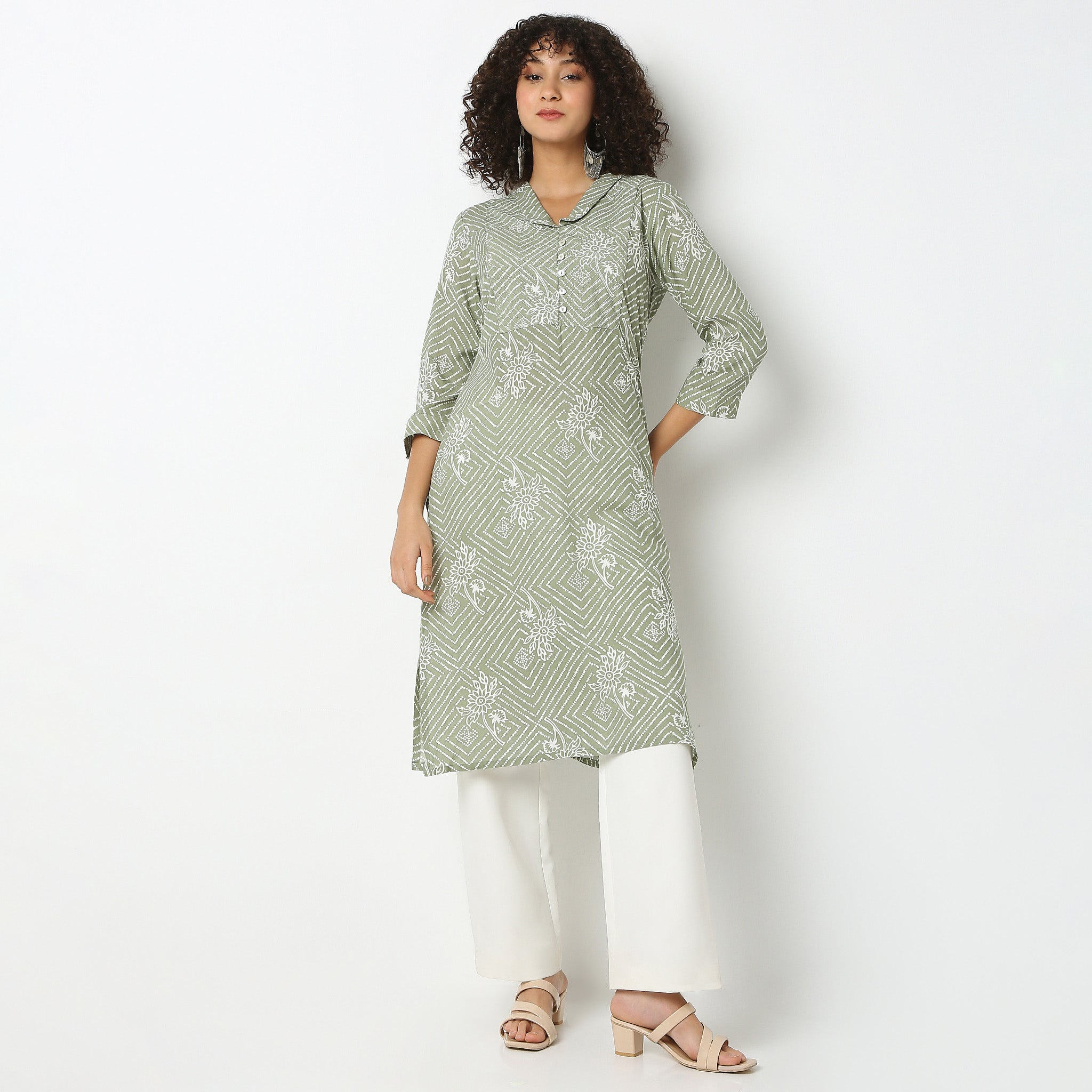 Straight Fit Printed Shawl Neck Kurta