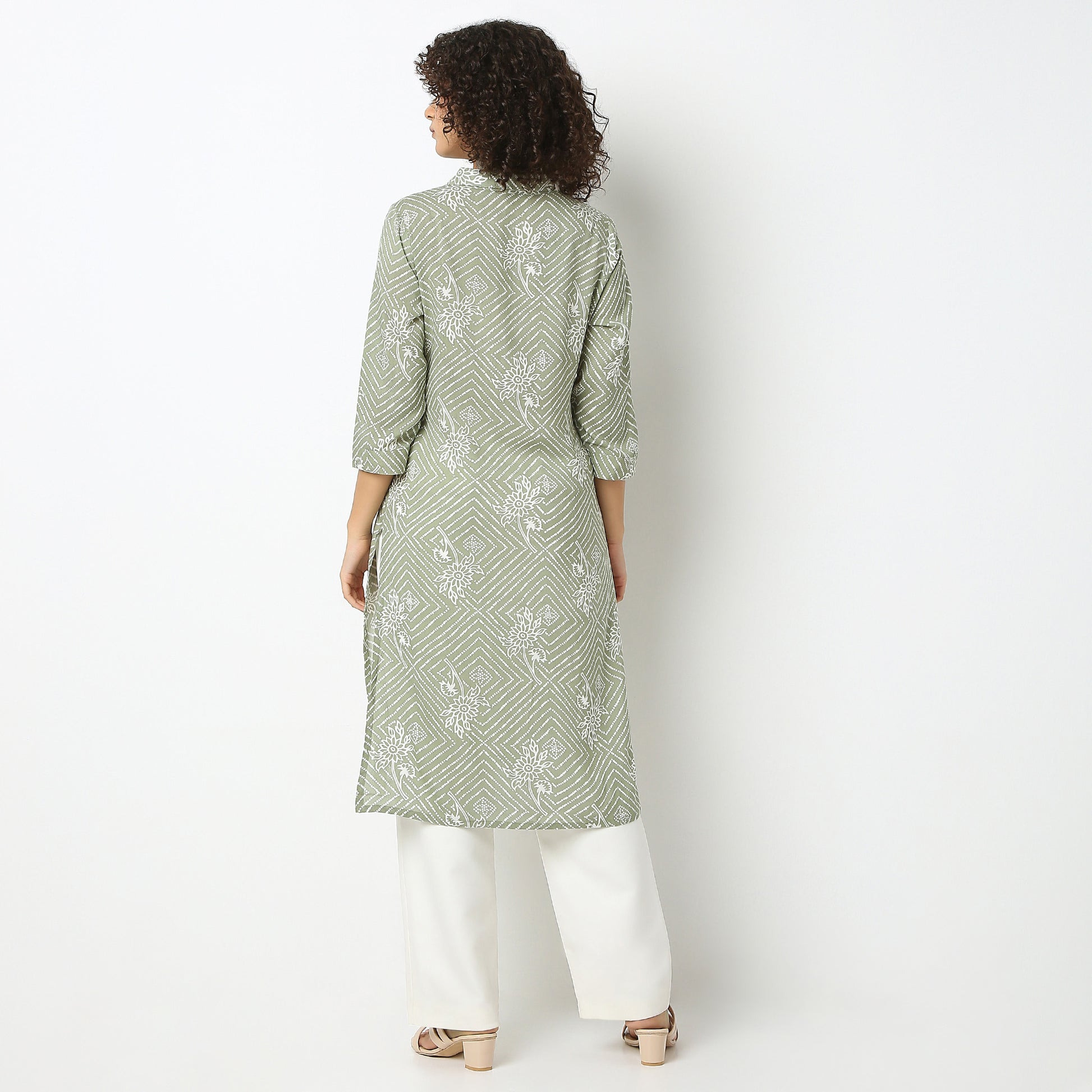 Straight Fit Printed Shawl Neck Kurta