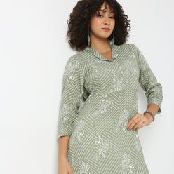 Straight Fit Printed Shawl Neck Kurta