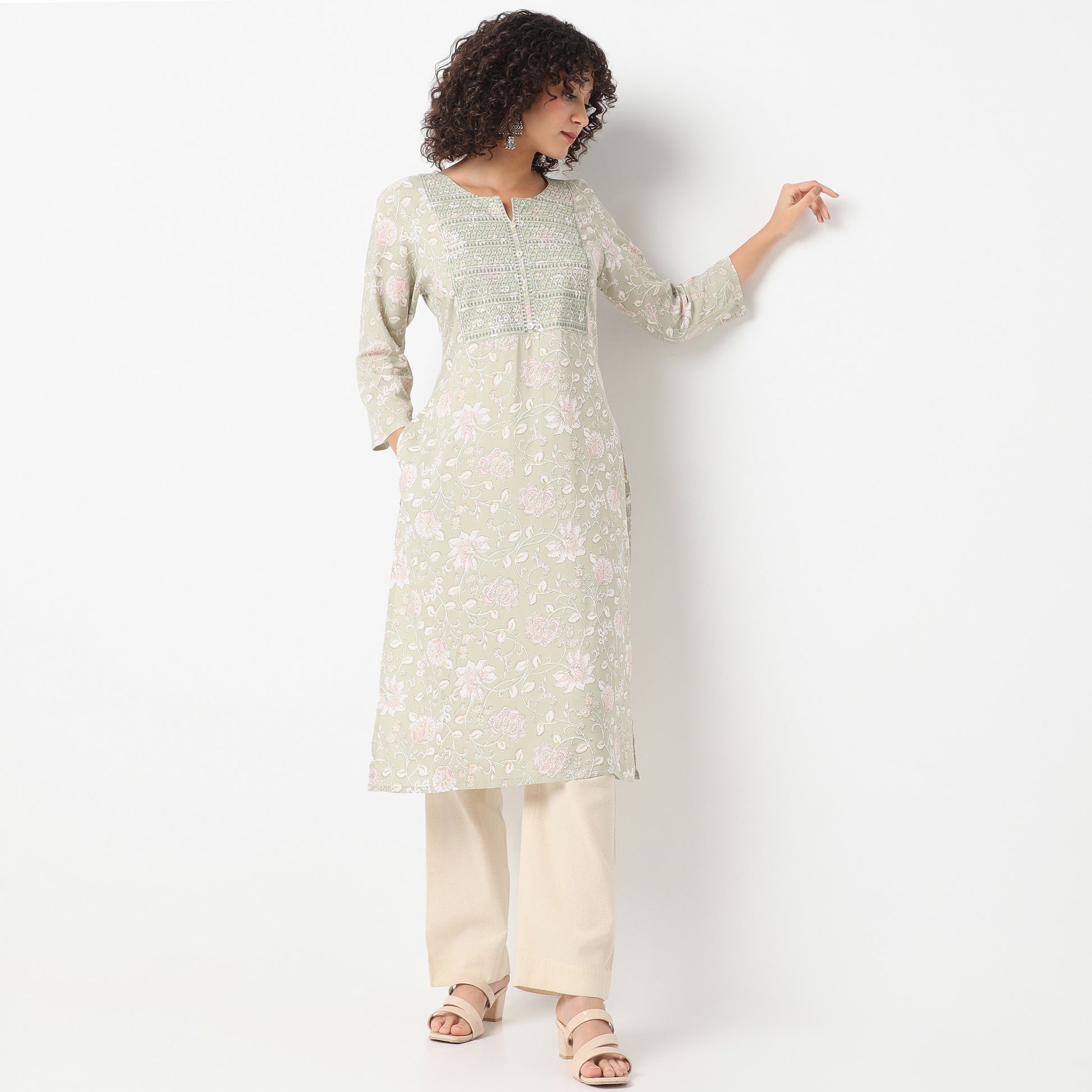 Straight Fit Printed Round Neck Kurta