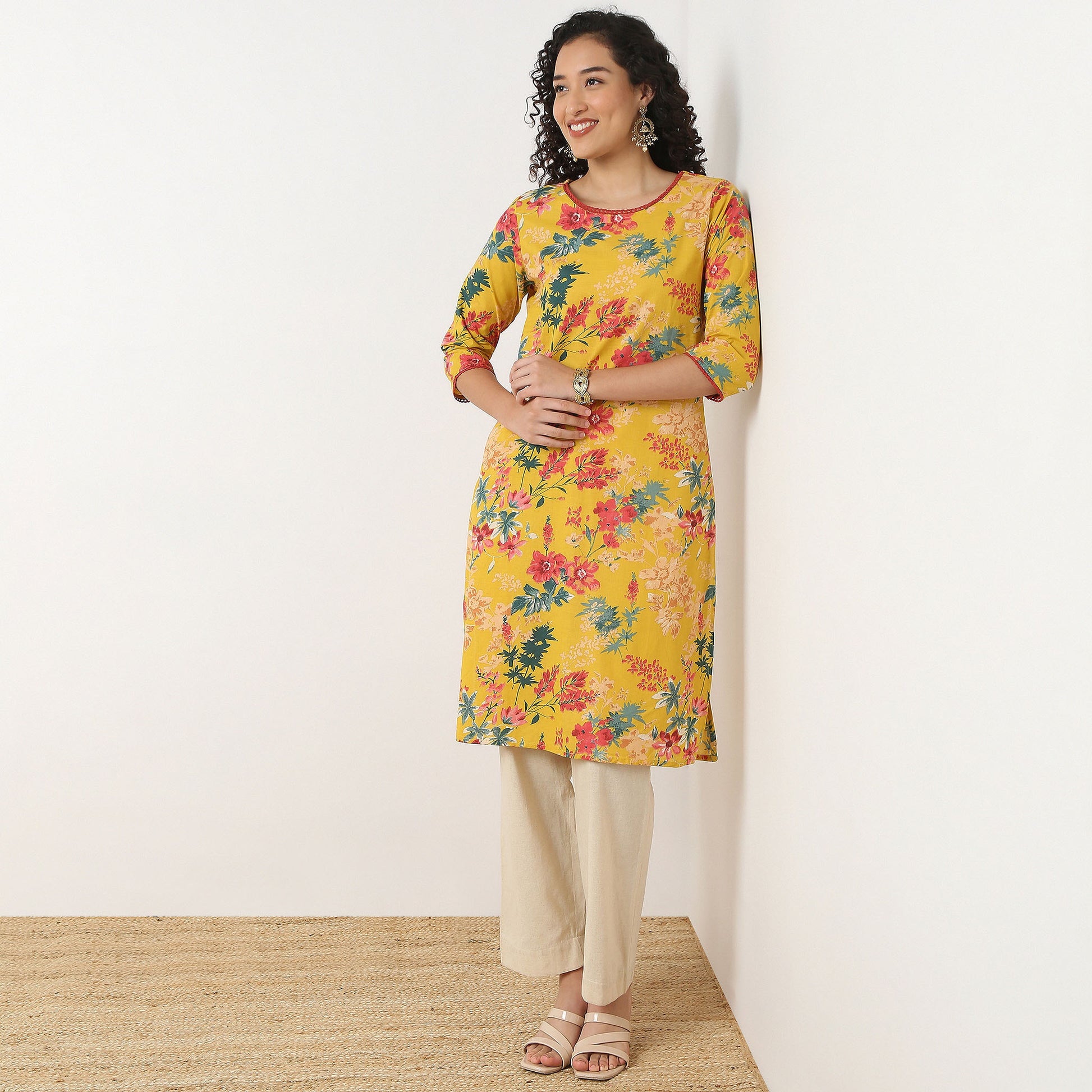 Round Neck Kurta With Lace Detailing