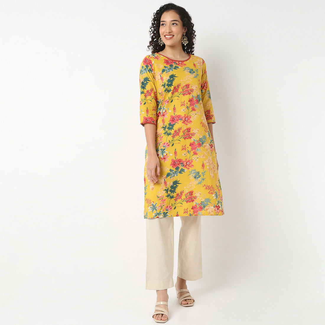Round Neck Kurta With Lace Detailing