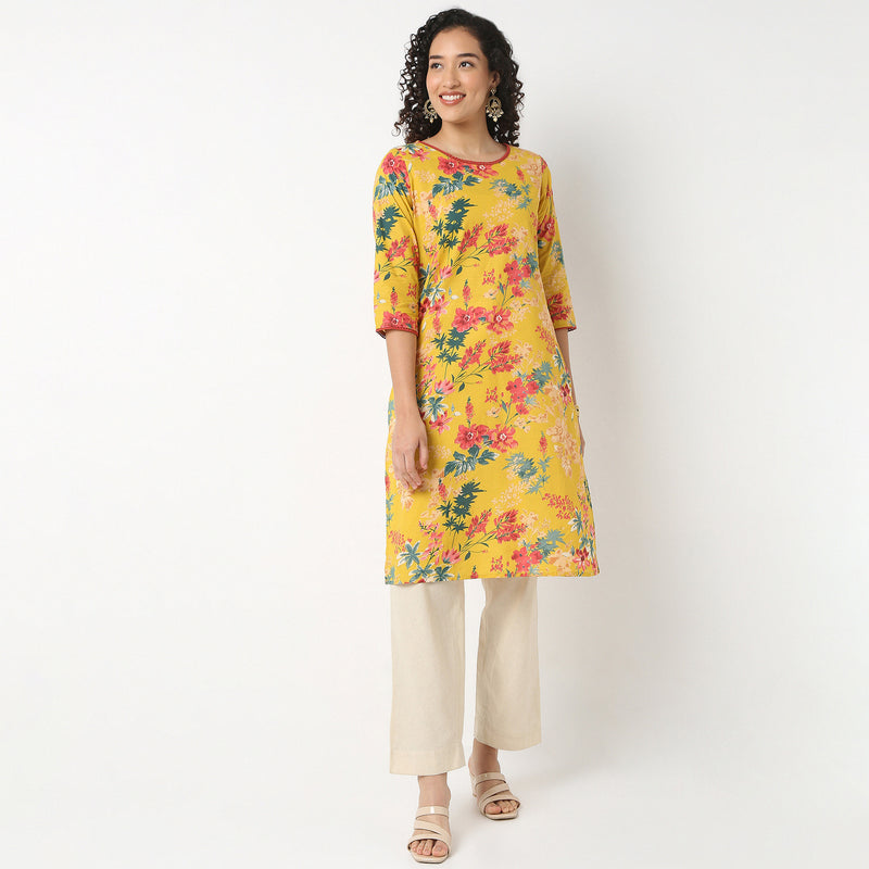Round Neck Kurta With Lace Detailing