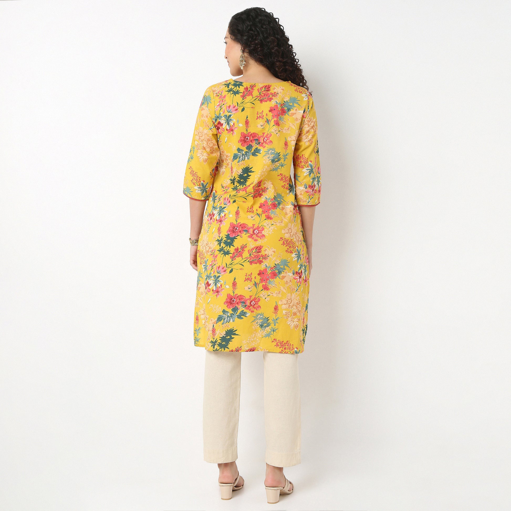 Round Neck Kurta With Lace Detailing