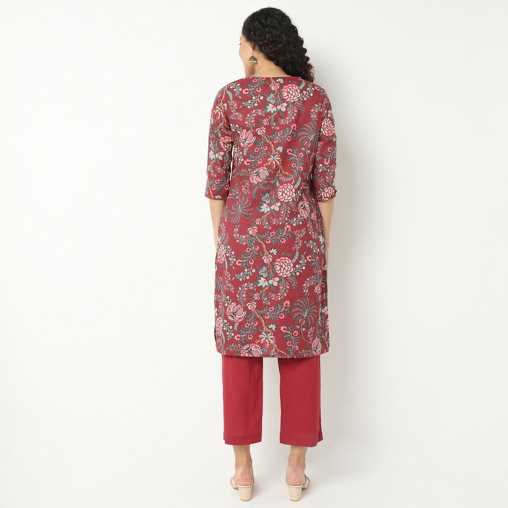 Round Neck Kurta With Lace Detailing