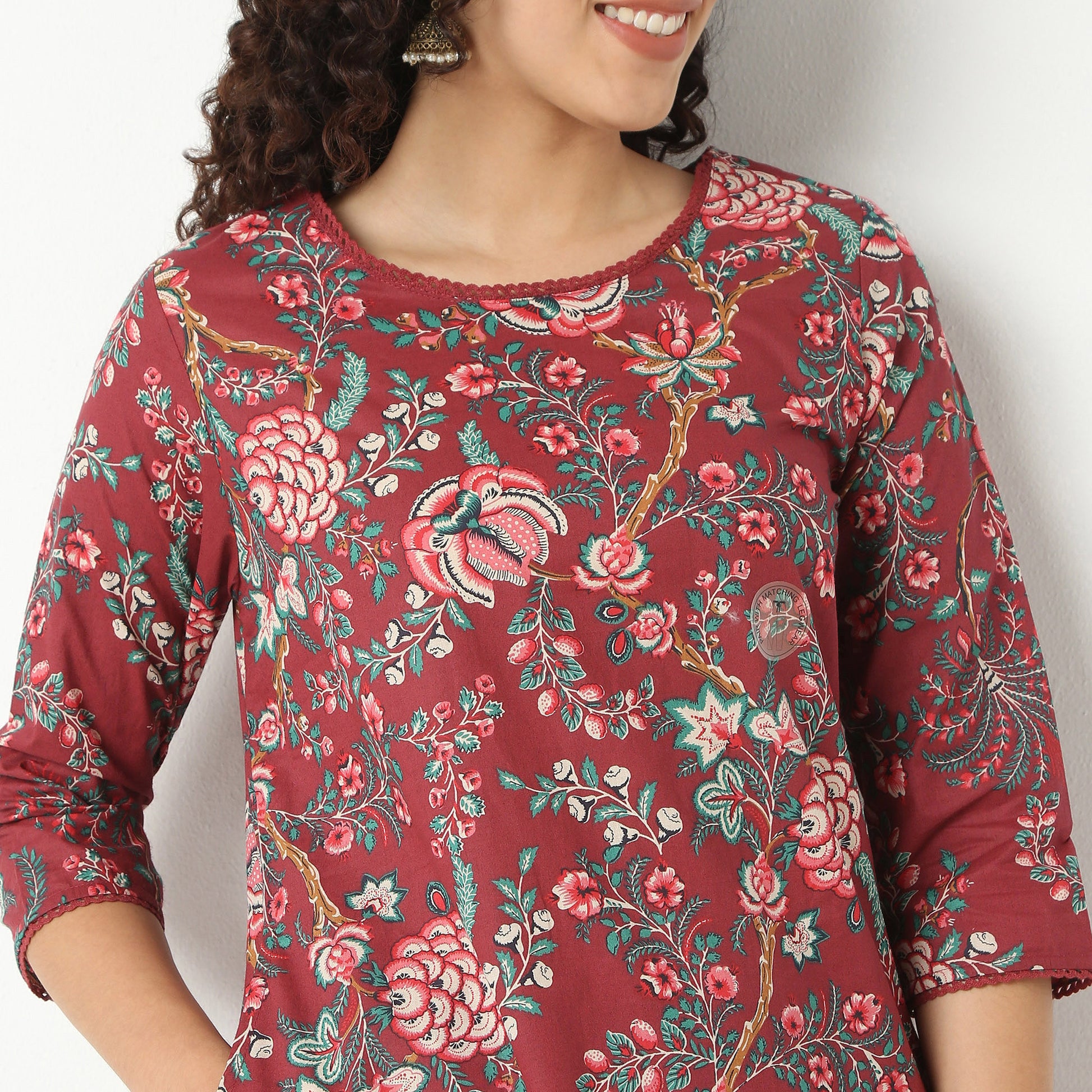Round Neck Kurta With Lace Detailing