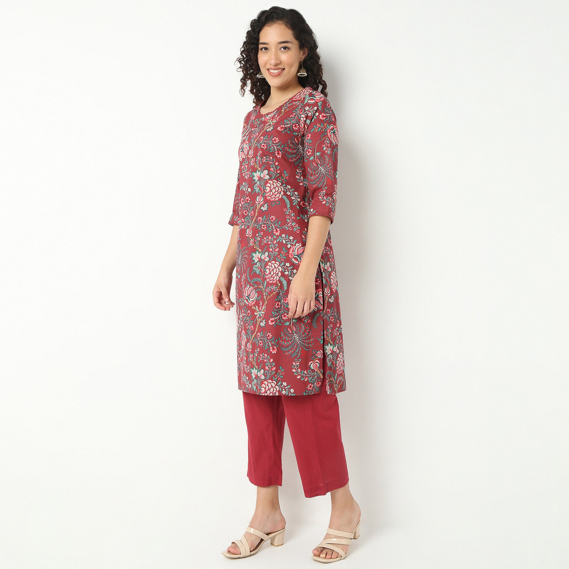 Round Neck Kurta With Lace Detailing