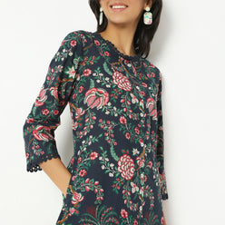 Straight Fit Printed Round Neck Calf Length Kurta