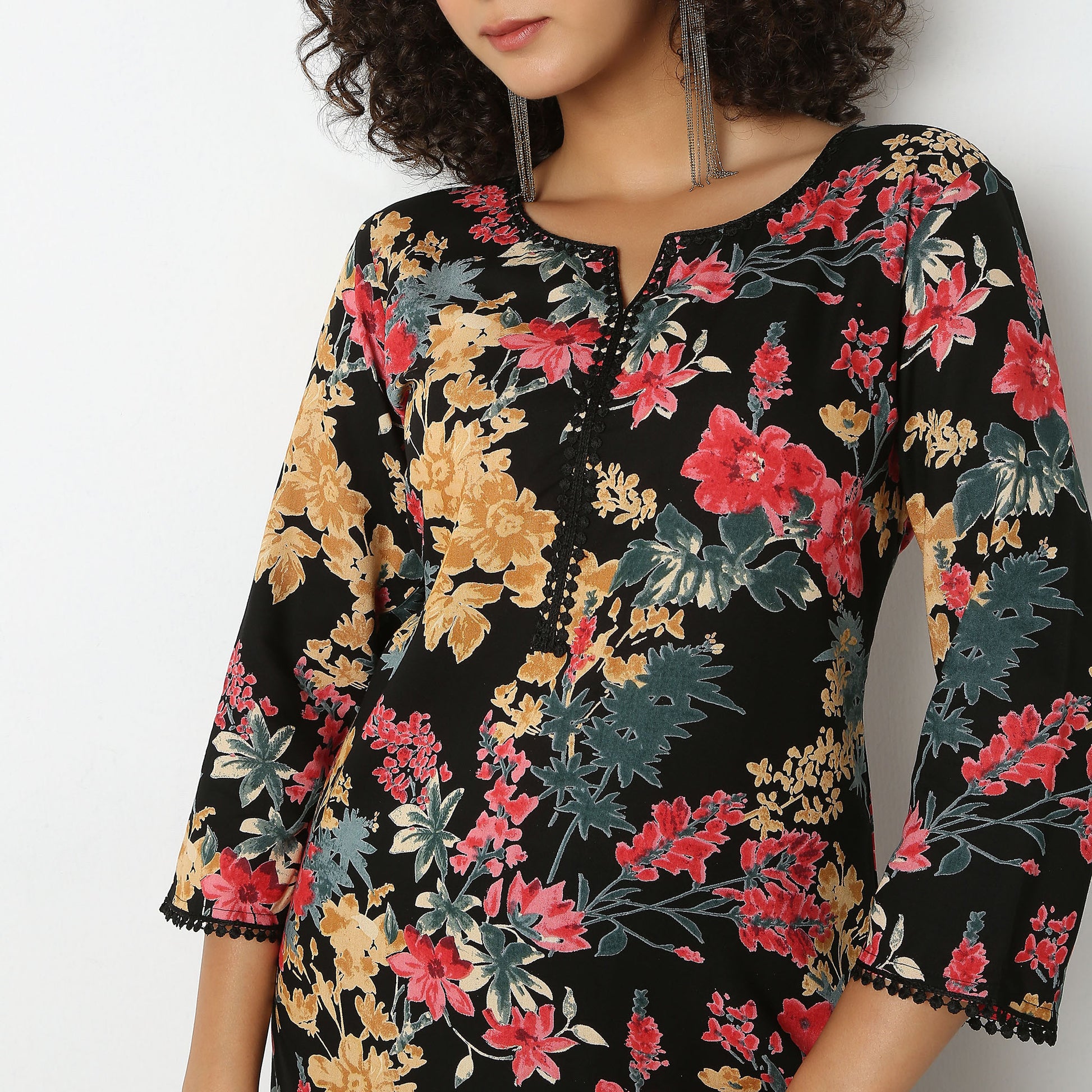 Straight Fit Printed Round Neck Kurta