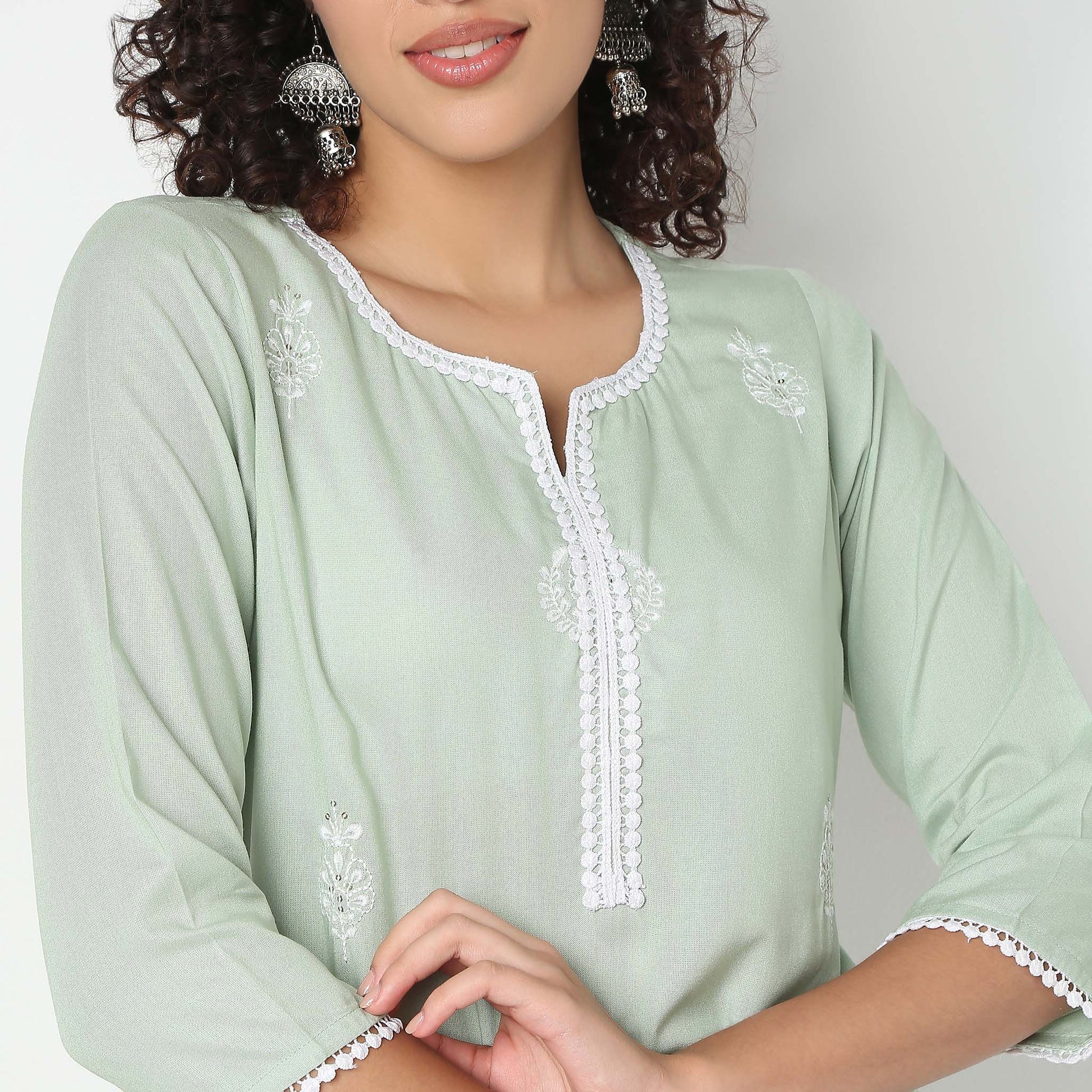 Straight Fit Embroidered Round Neck Kurta