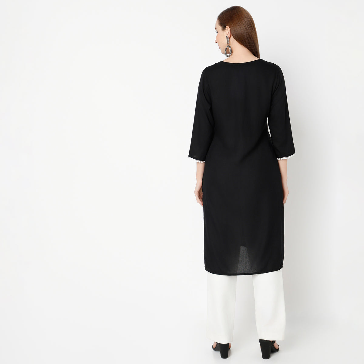 Straight Fit Embroidered Round Neck Kurta