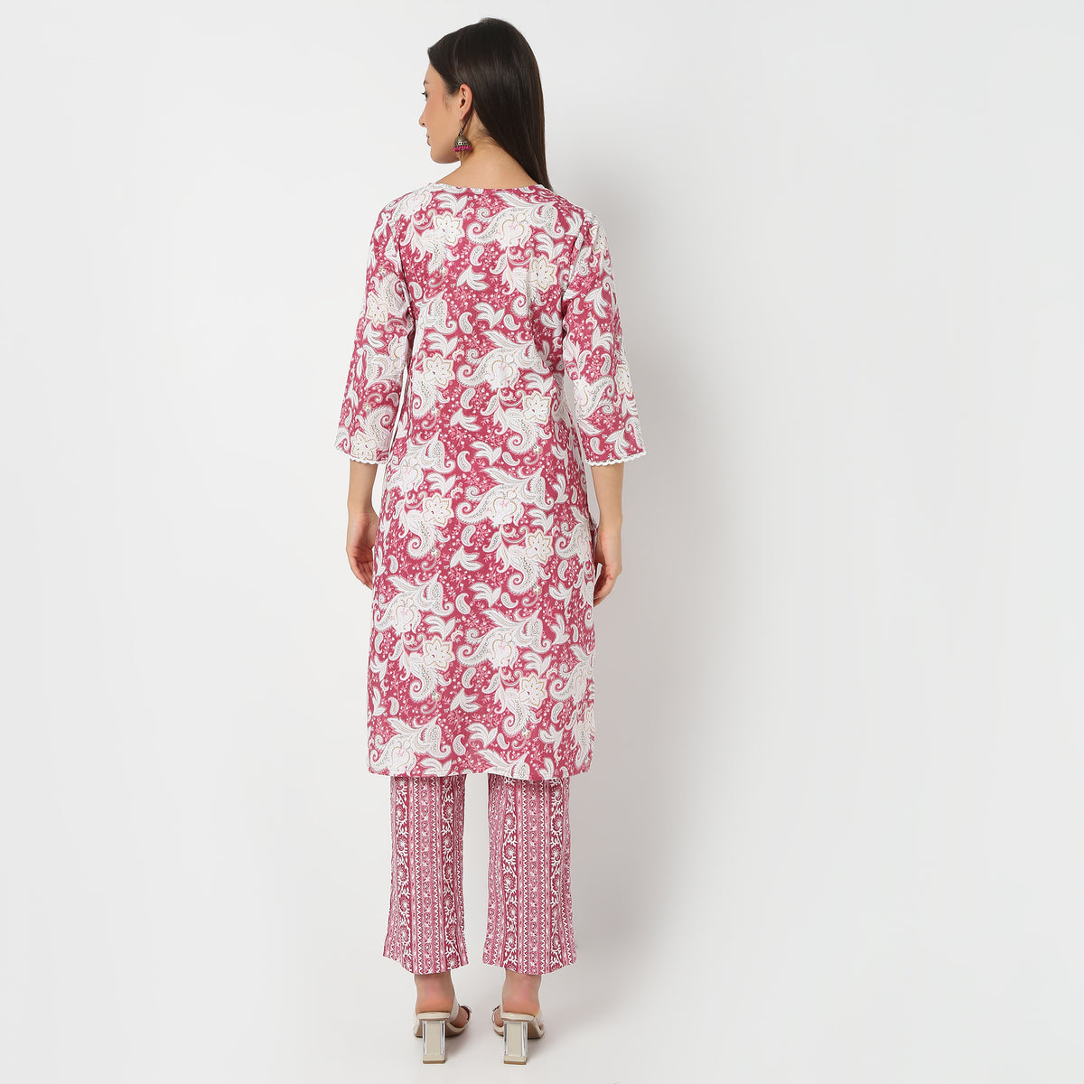 Round Neck Knee Length Three-Fourth Sleeve Printed Straight Fit Kurta
