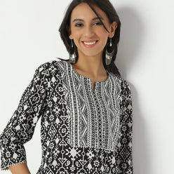Straight Fit Printed Round Neck Calf Length Kurta