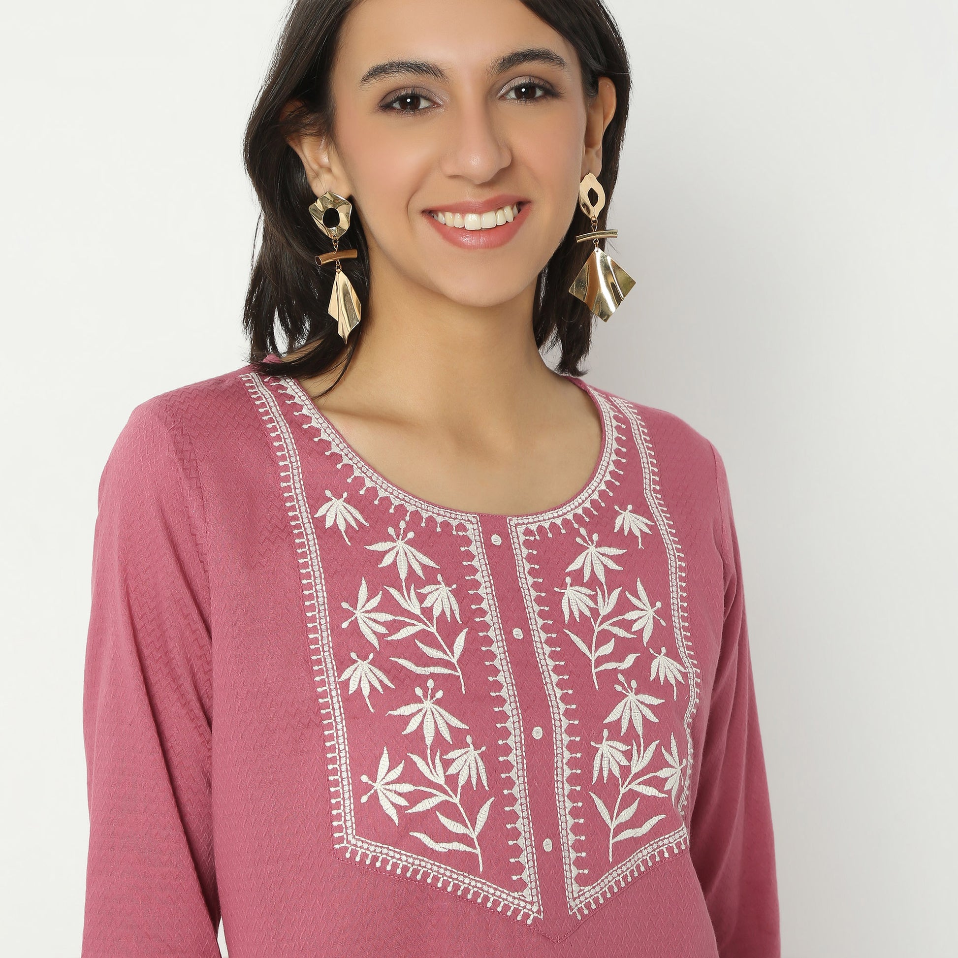 Straight Fit Embroiderd Round Neck Calf Length Kurta