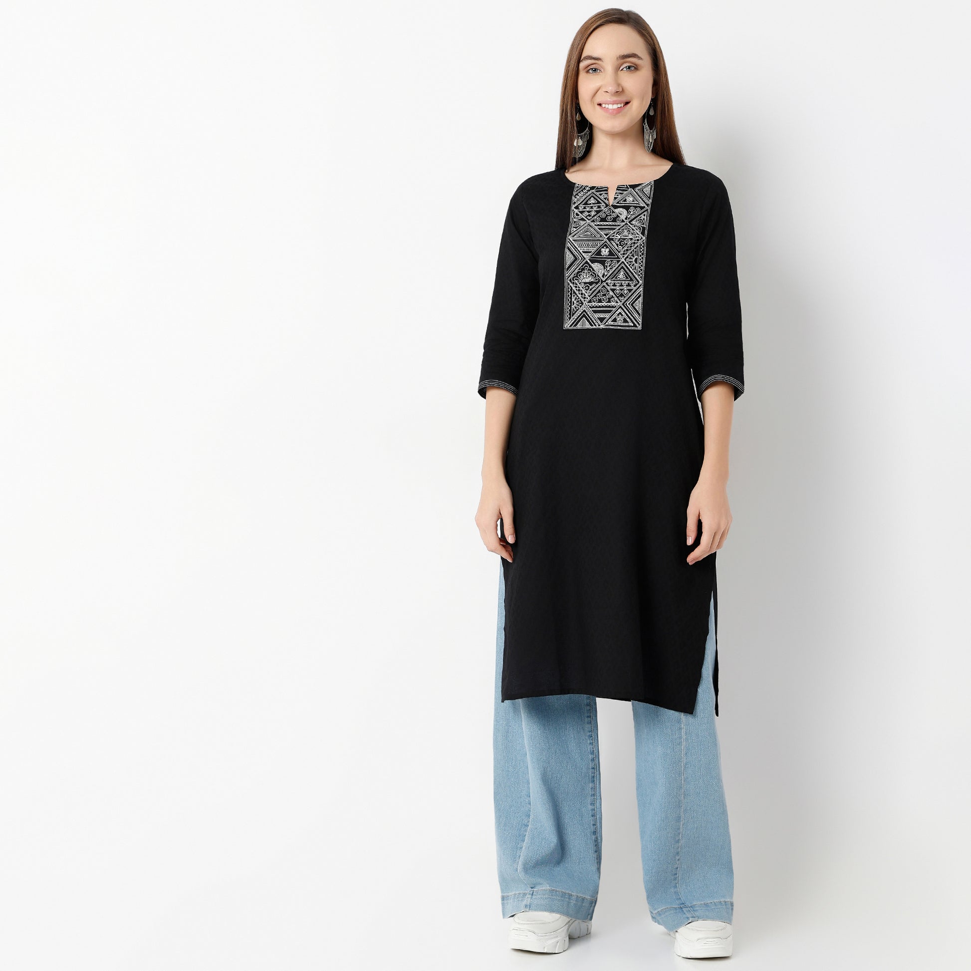 Straight Fit Embroidered Round Neck Kurta