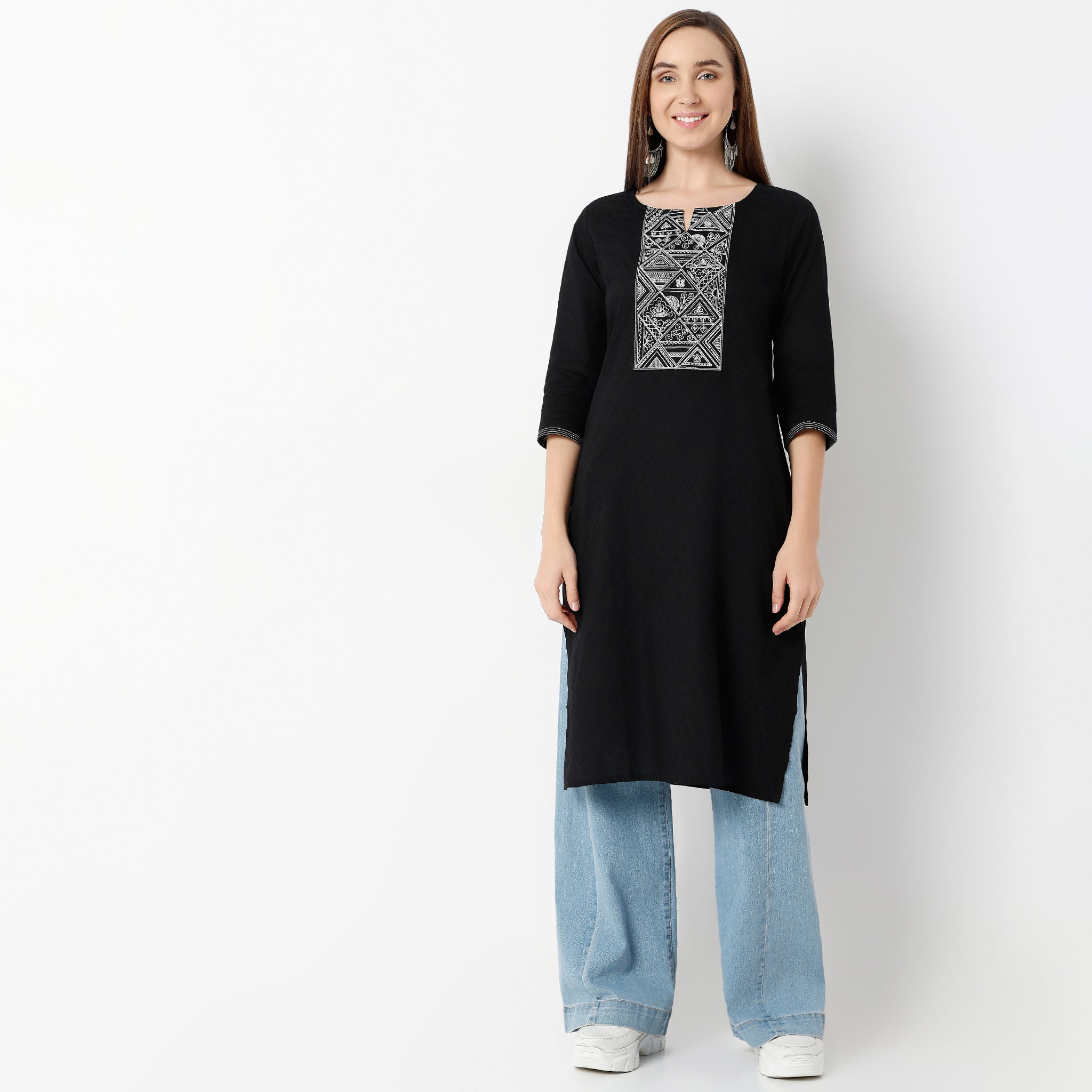 Straight Fit Embroidered Round Neck Kurta