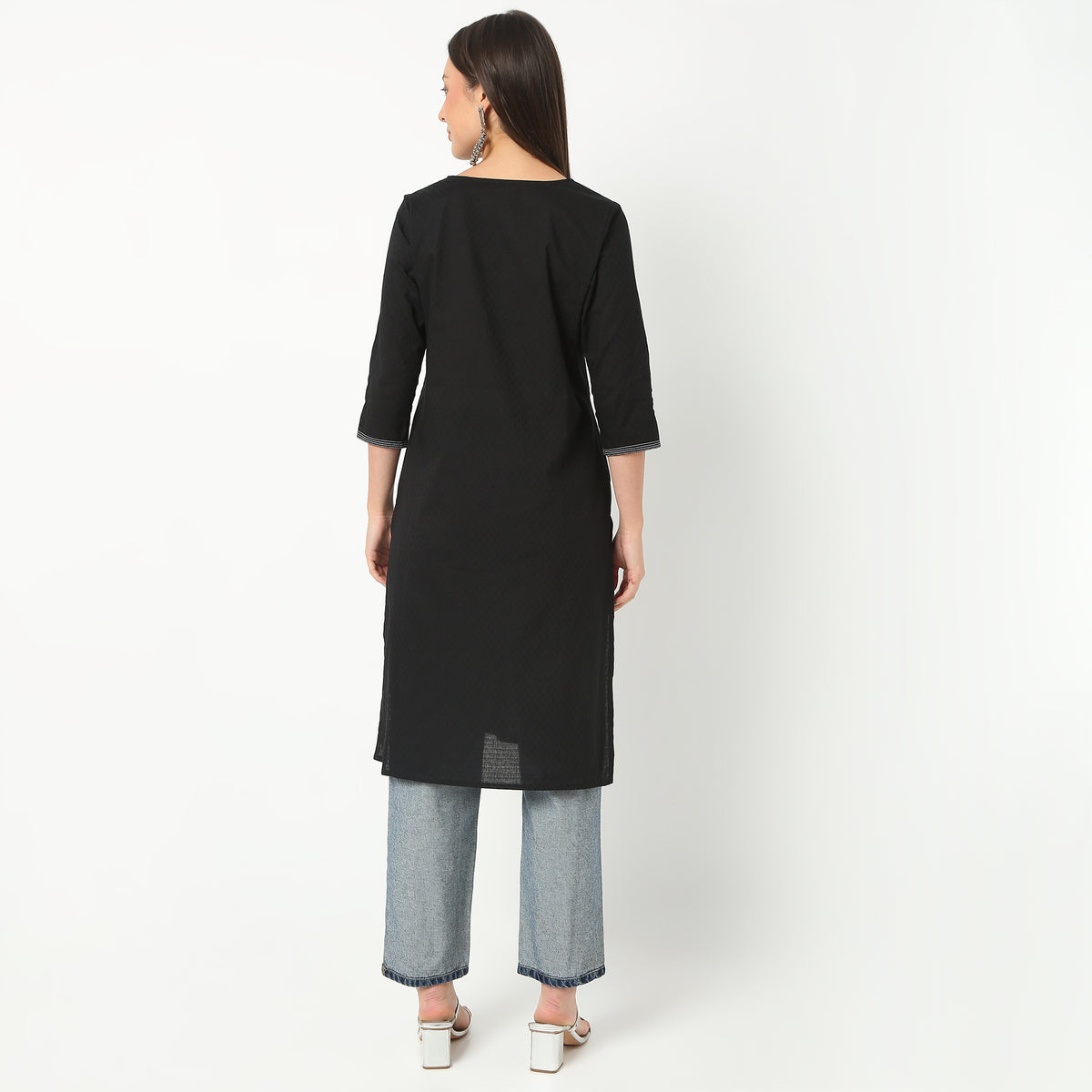 Embroidered Round Neck Knee Length Three-Fourth Sleeve Straight Fit Kurta
