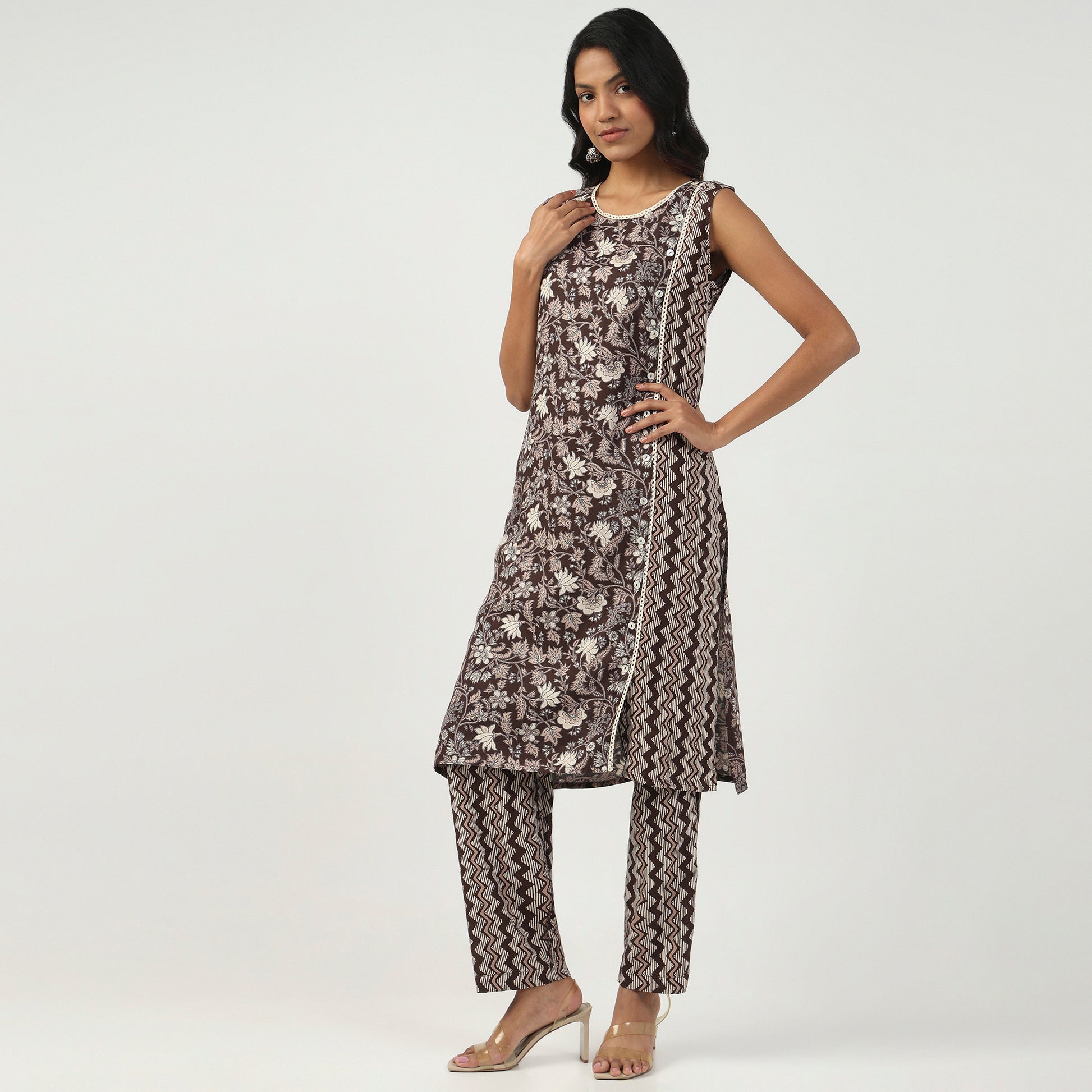 Boat Neck Sleeveless Kurta