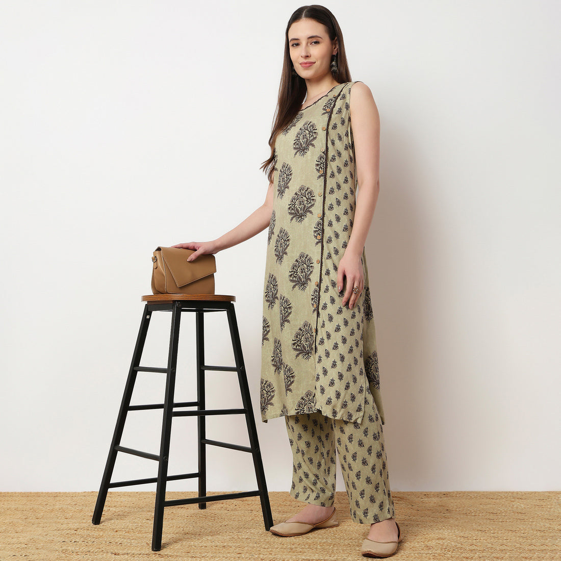 Boat Neck Sleeveless Kurta