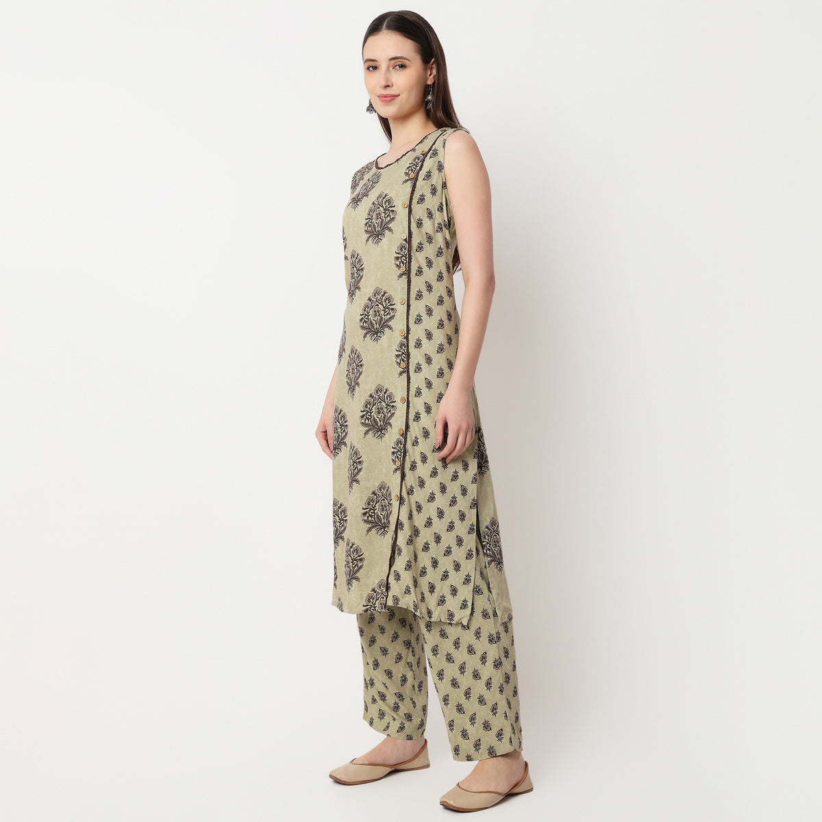 Boat Neck Sleeveless Kurta