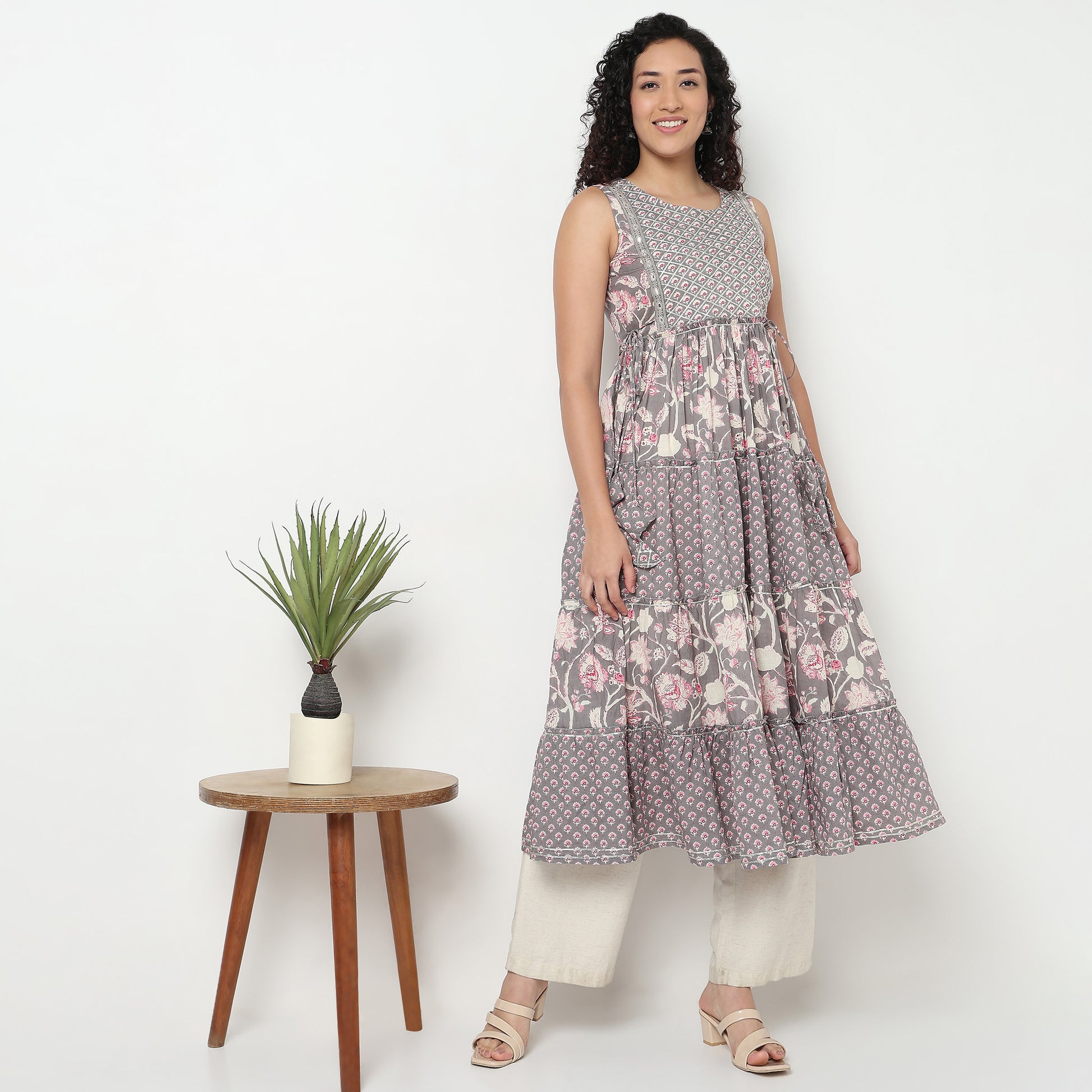 Buy Women Flare Fit Printed Sleeveless Kurta  - Style Union