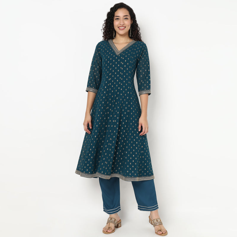 Foil Print V-Neck Flared Kurta