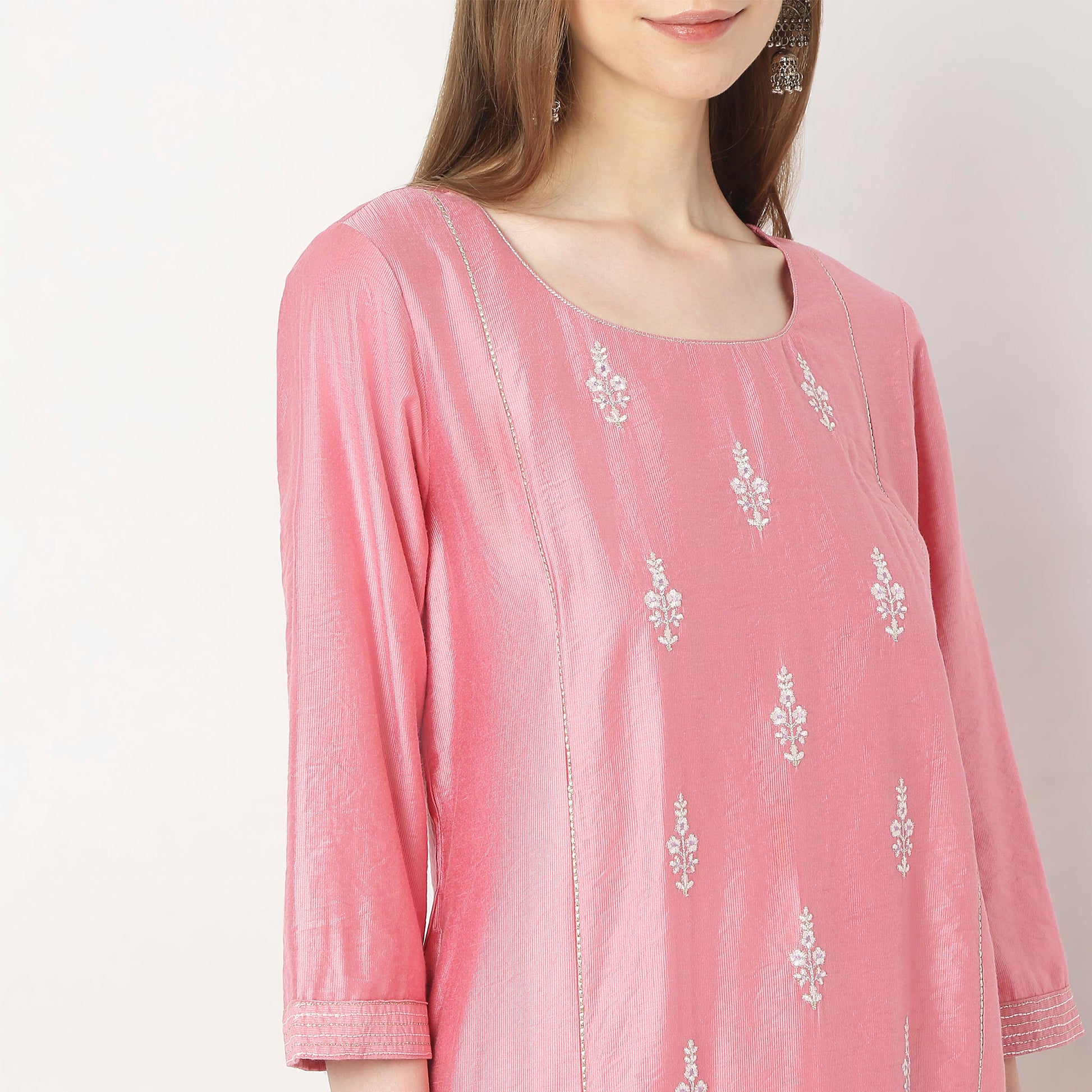 Straight Fit Embroidered Kurta