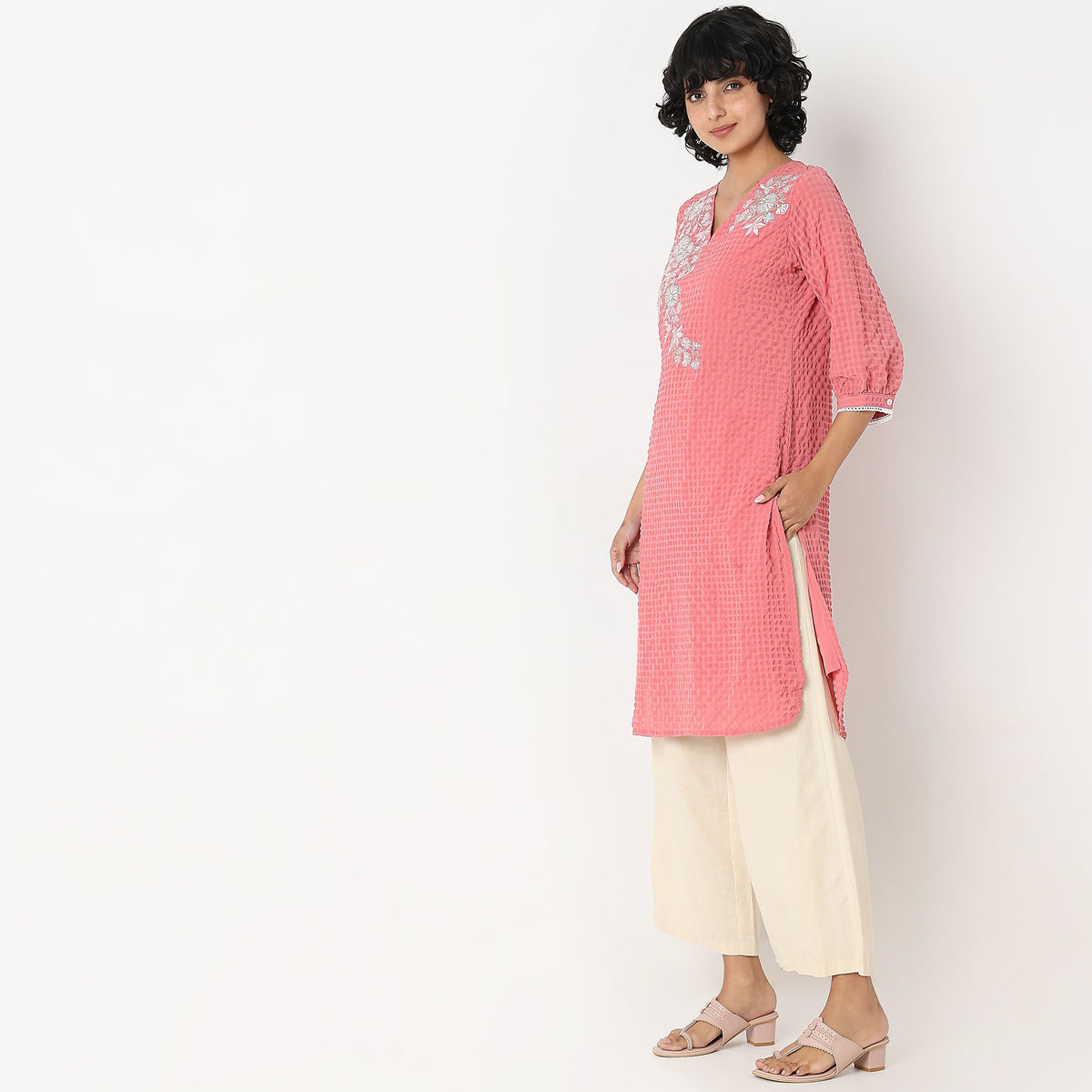 Straight Fit Embroidered Kurta