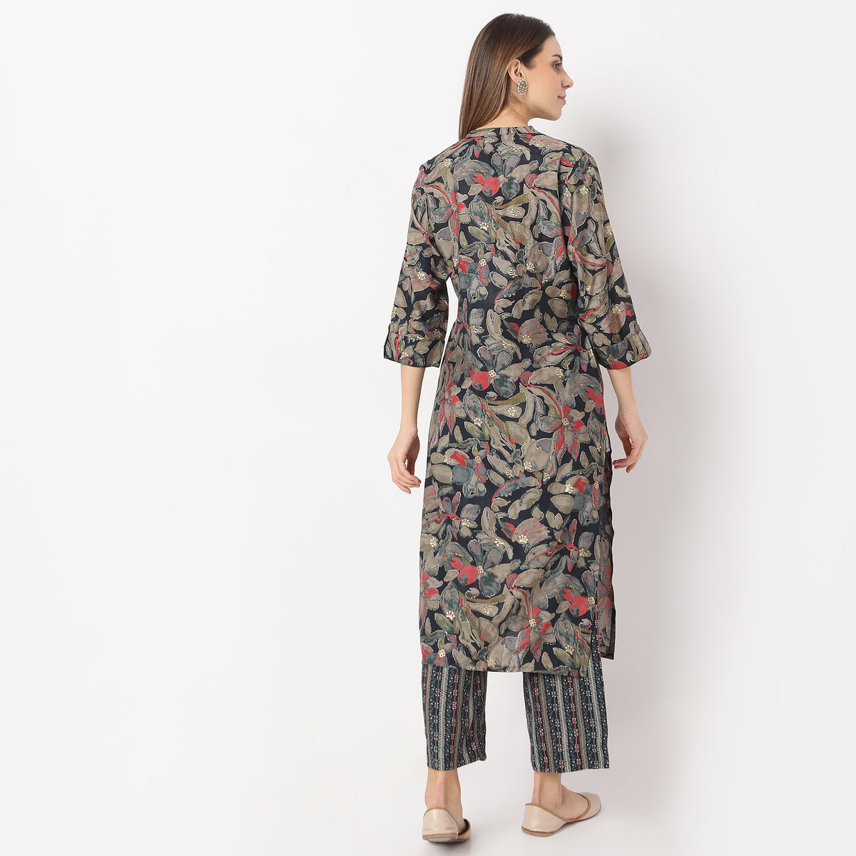 Straight Fit Printed Below Knee Length Band Neck Kurta with Pant Set