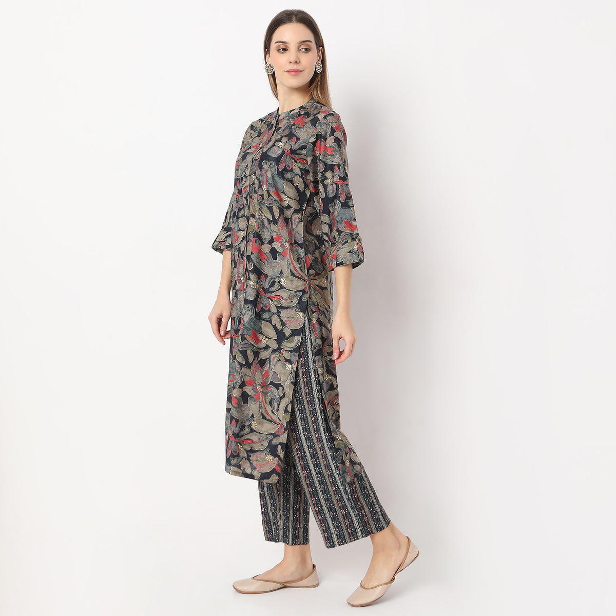 Straight Fit Printed Below Knee Length Band Neck Kurta with Pant Set