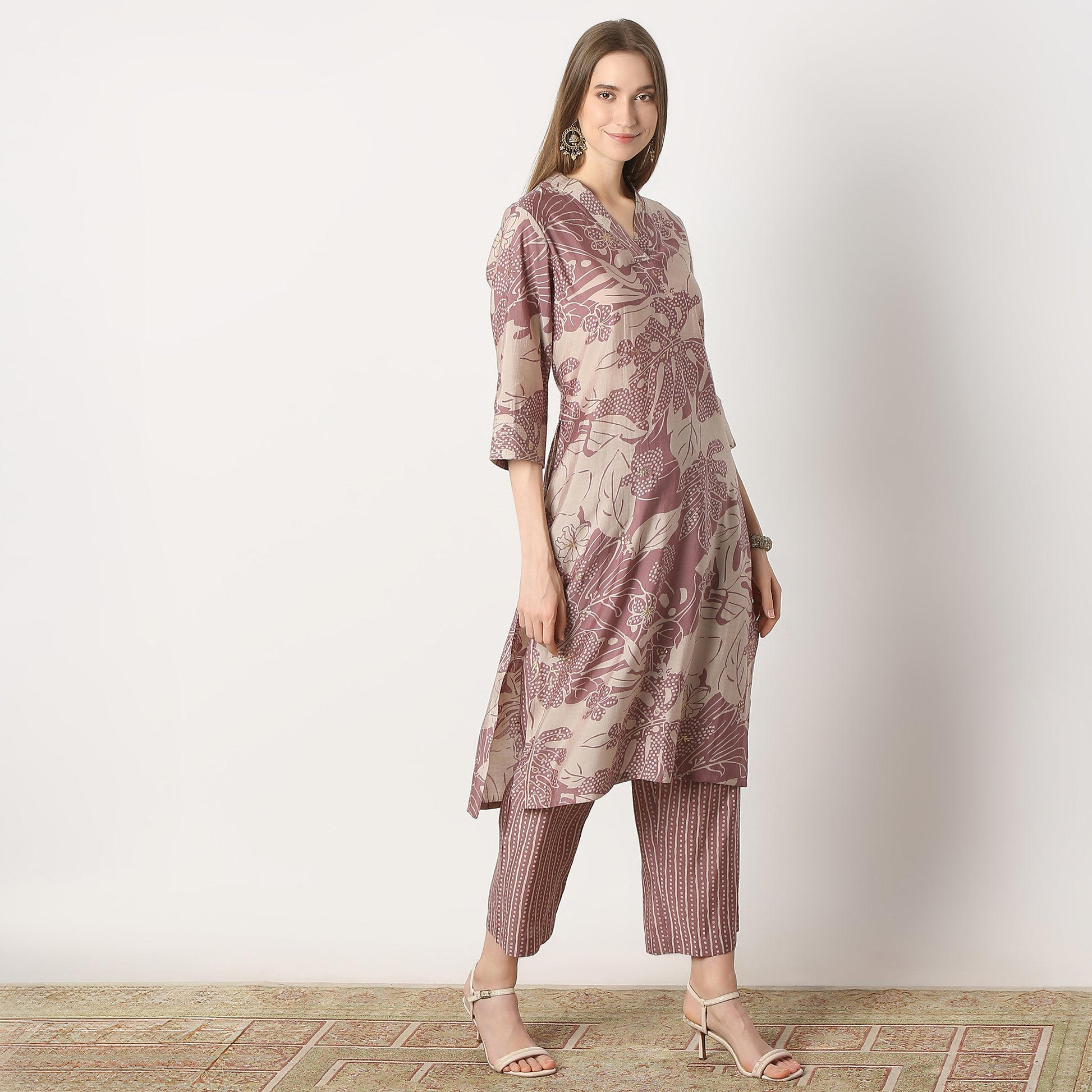 Regular Fit Printed V Neck Kurta with Pant Set
