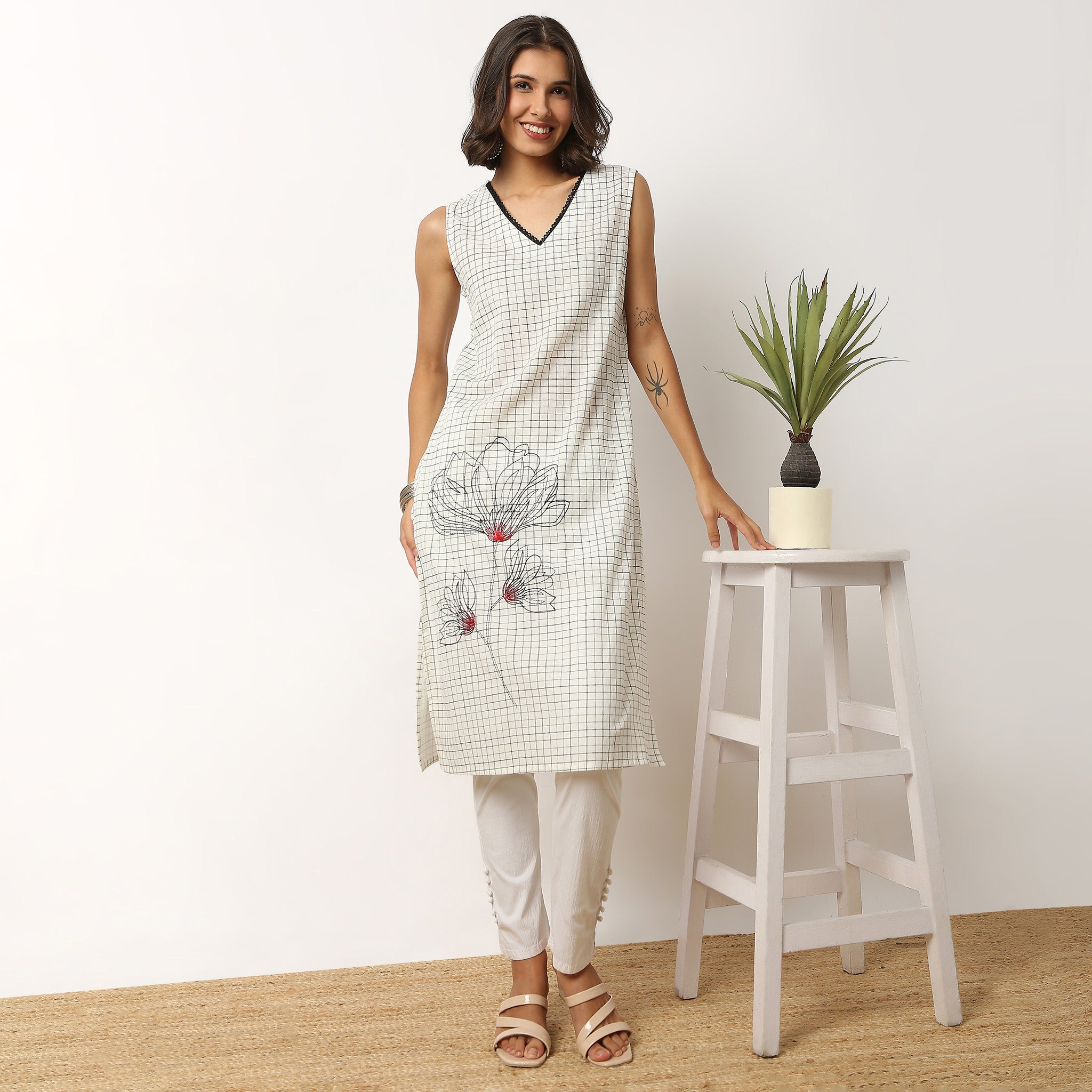 Buy Women Flare Fit Checkered Sleeveless Kurta  - Style Union
