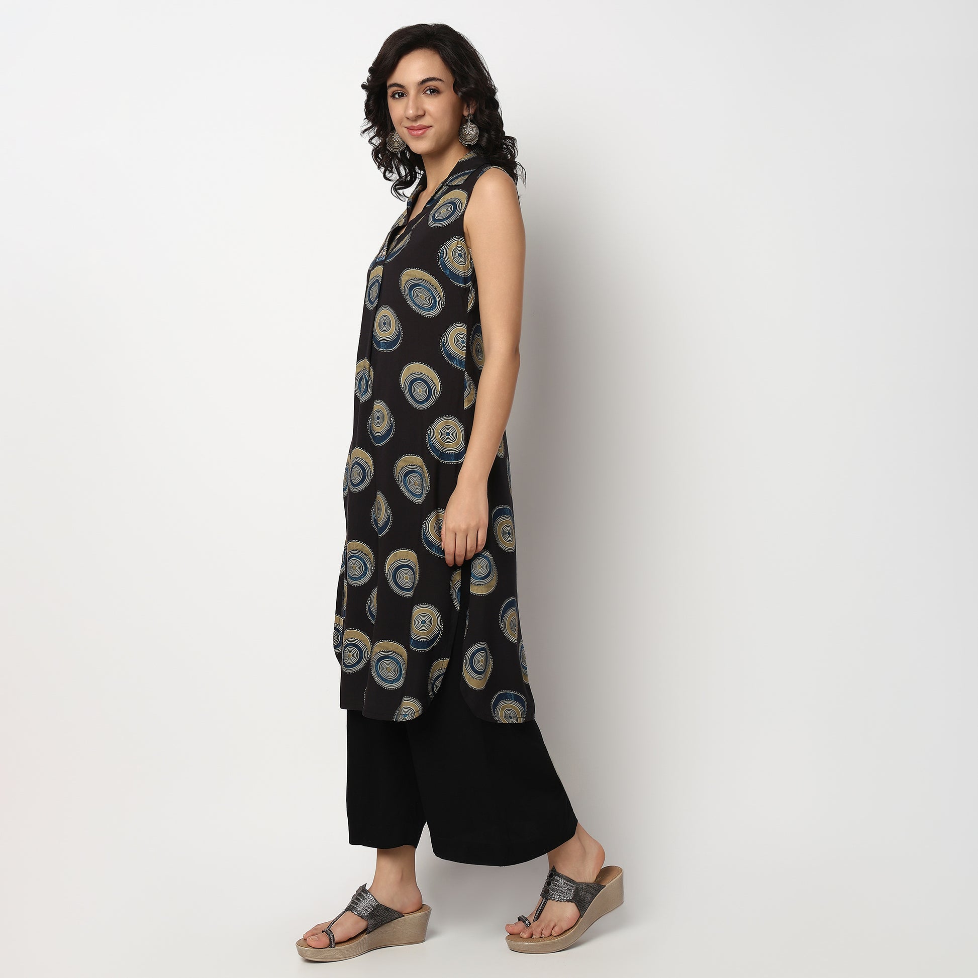 Buy Women Straight Fit Printed Sleeveless Kurta  - Style Union