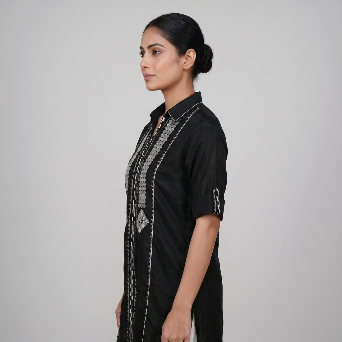 Motifs Knee Length Straight Kurta