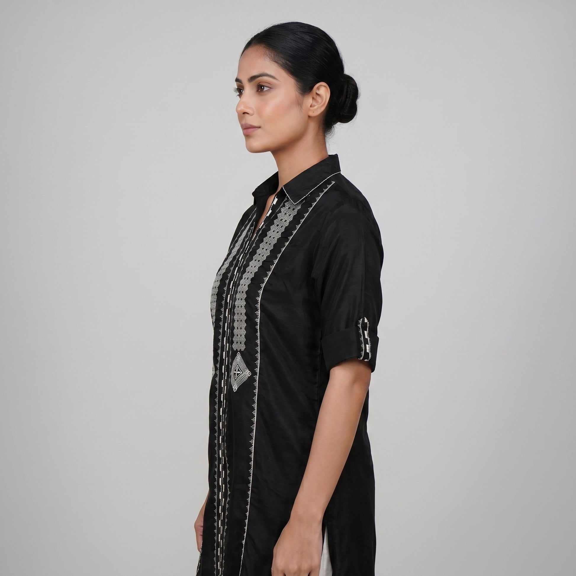 Motifs Knee Length Straight Kurta