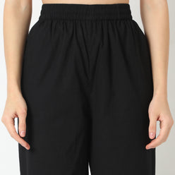 Straight Fit Solid Ankle Length Mid Rise Pants