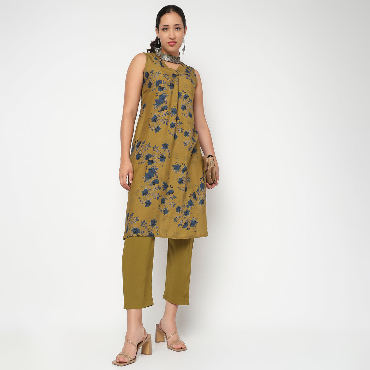 Straight Fit Solid Mid Rise Pants