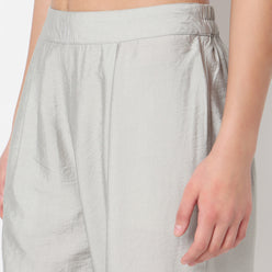 Solid Mid Rise Straigth Pants