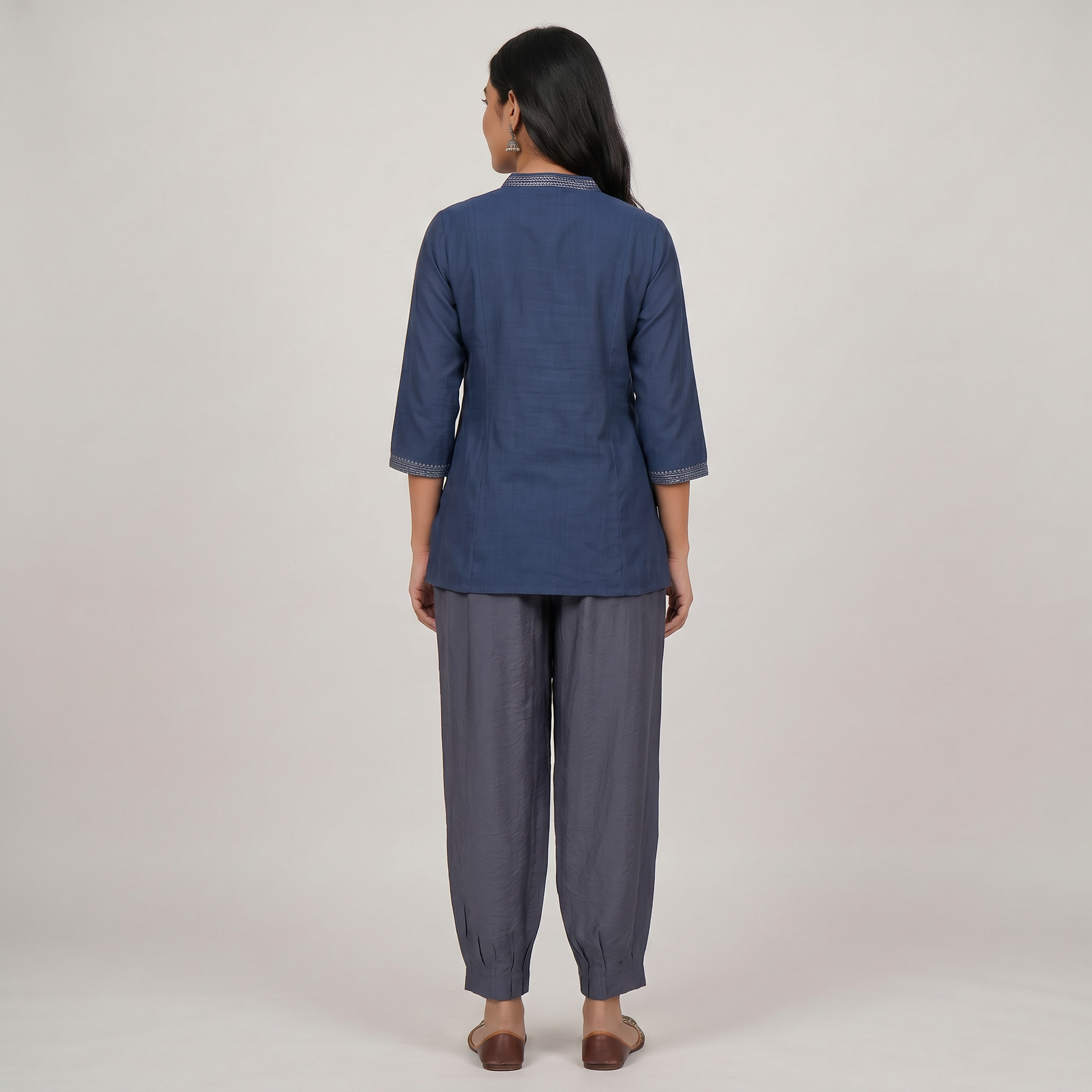Solid Mid Rise Straigth Pants