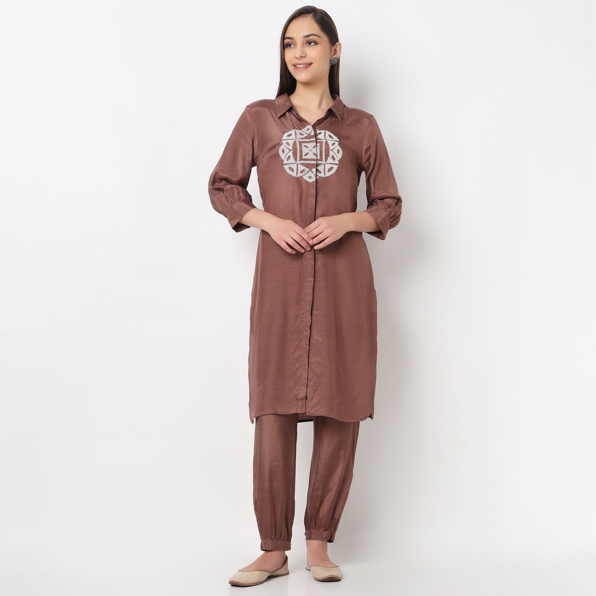 Solid Mid Rise Straigth Pants