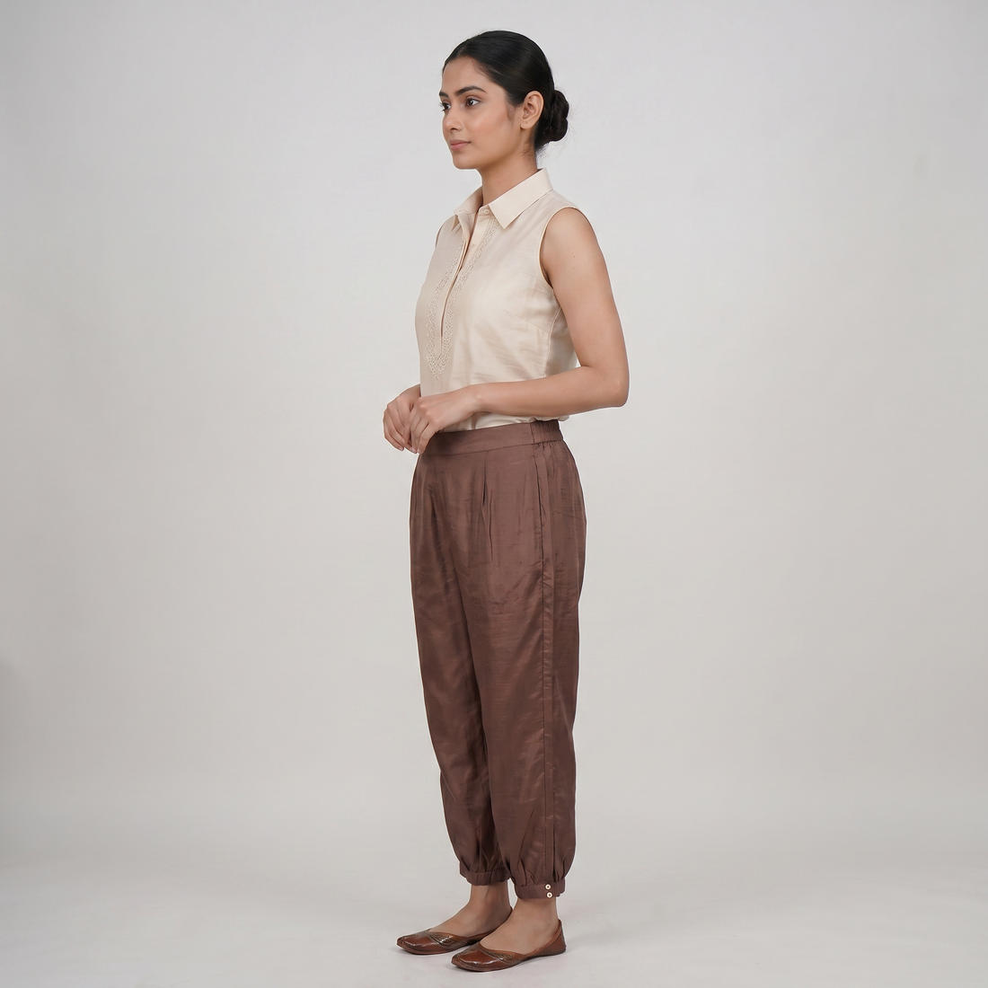 Solid Mid Rise Straigth Pants