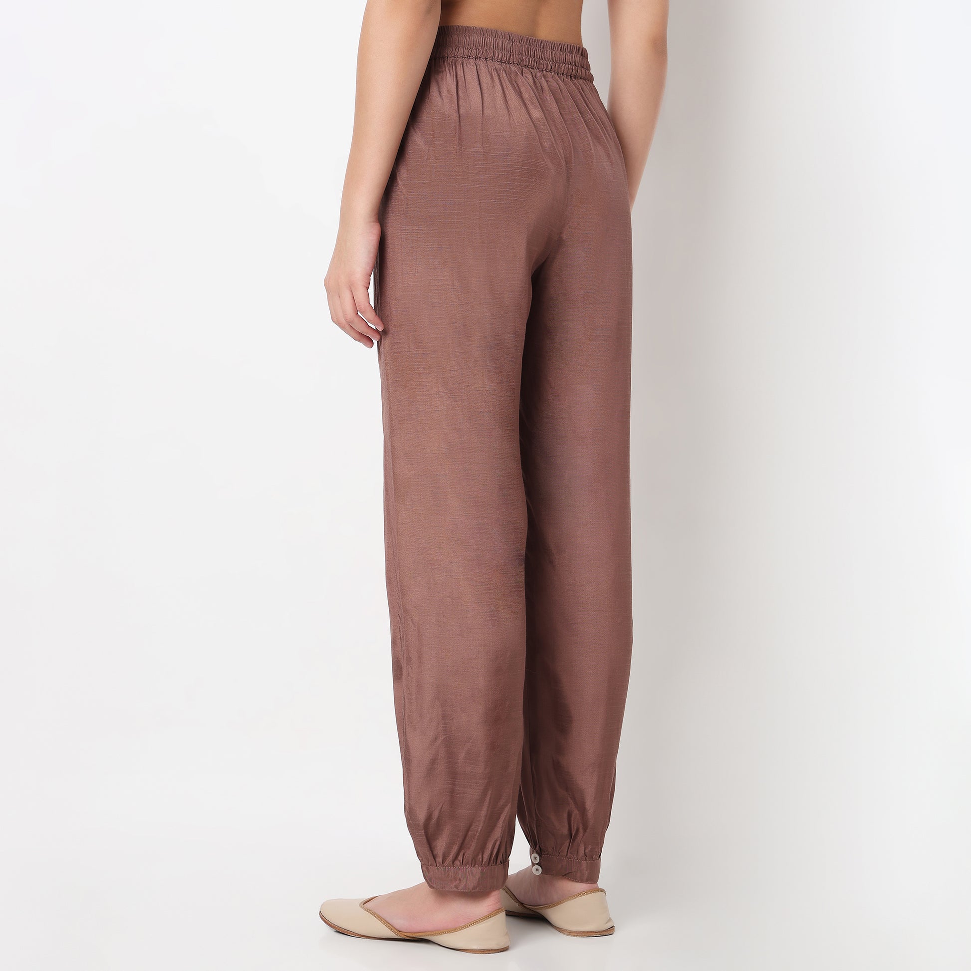 Solid Mid Rise Straigth Pants