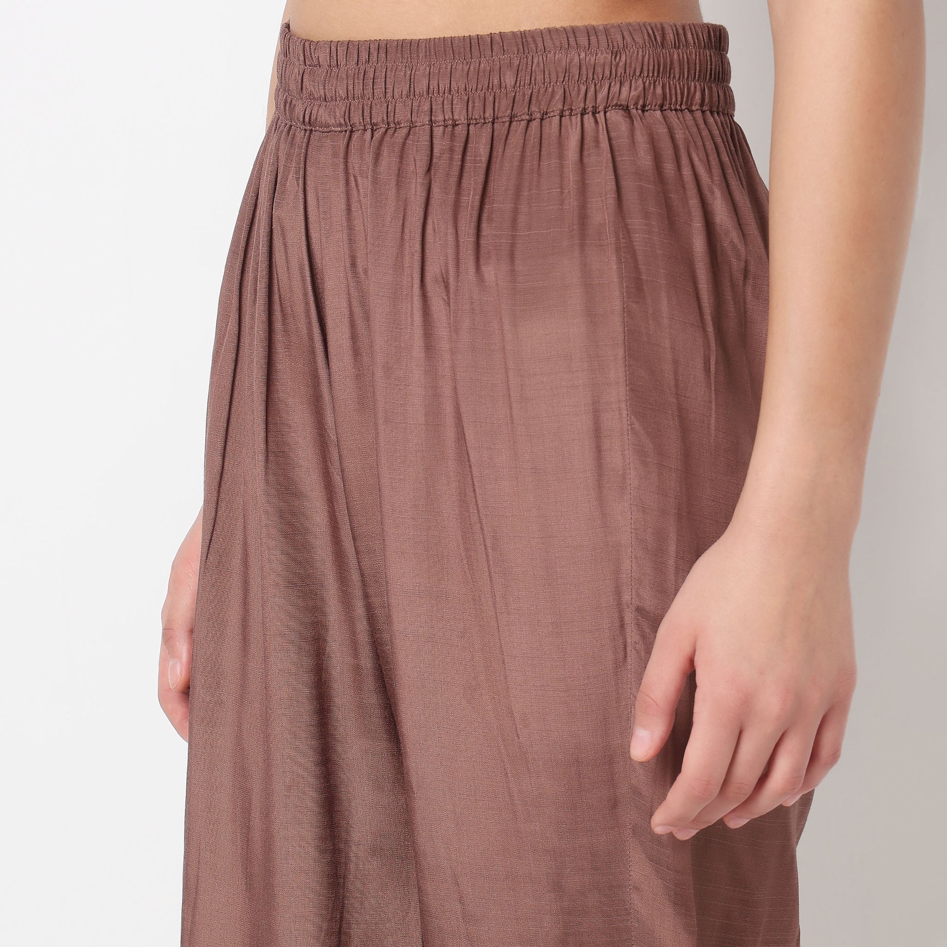 Solid Mid Rise Straigth Pants