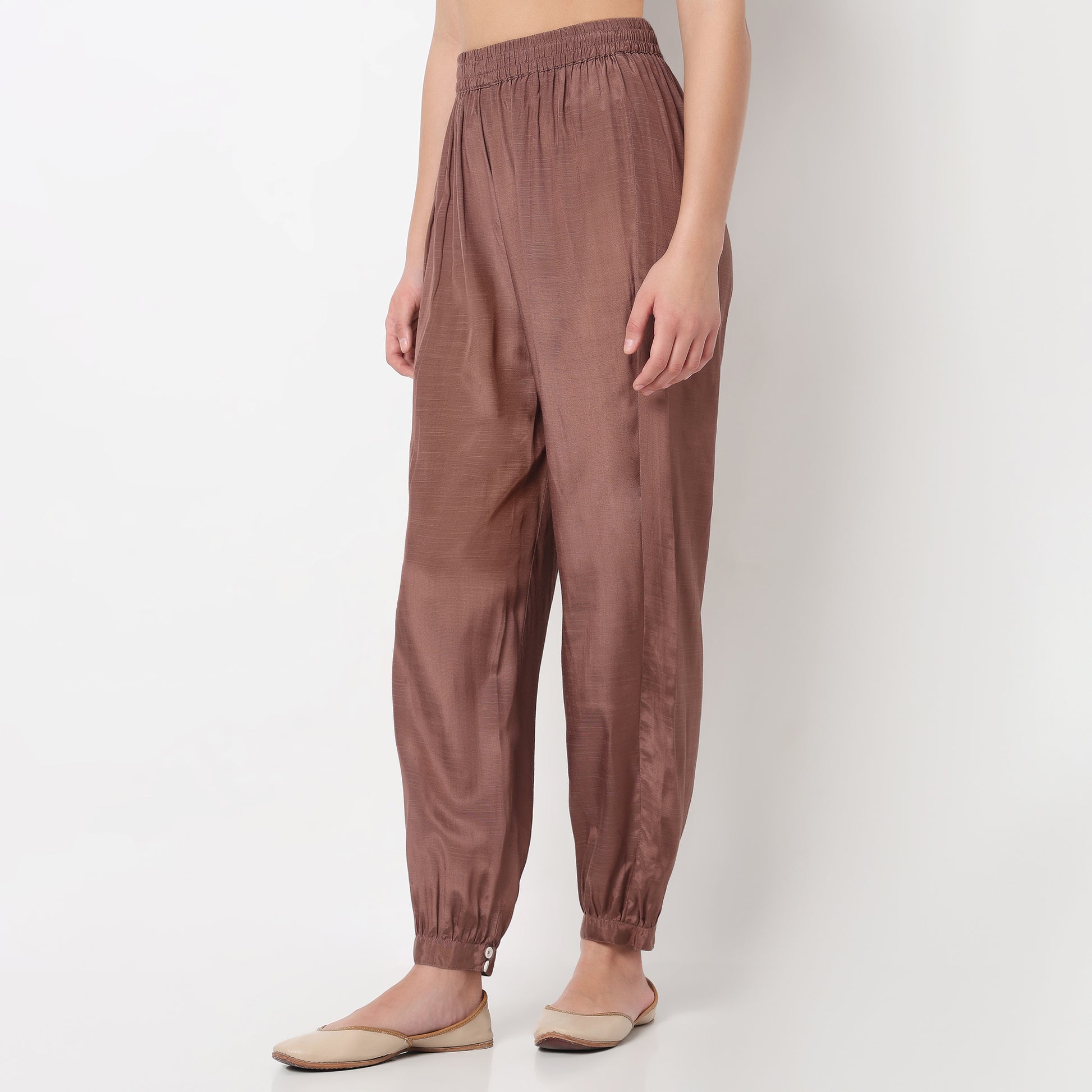 Solid Mid Rise Straigth Pants