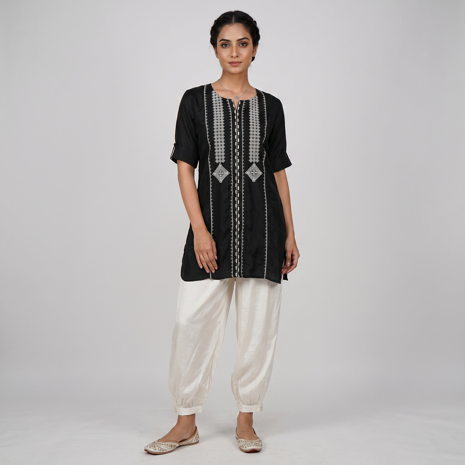Solid Mid Rise Straigth Pants