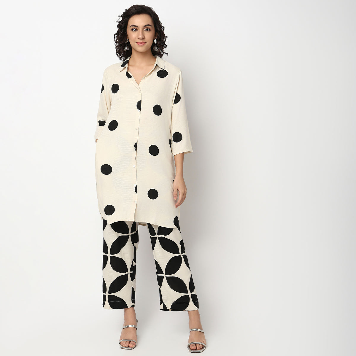 Buy Women Straight Fit Printed Three-Fourth Sleeve Kurta with Pant Set  - Style Union