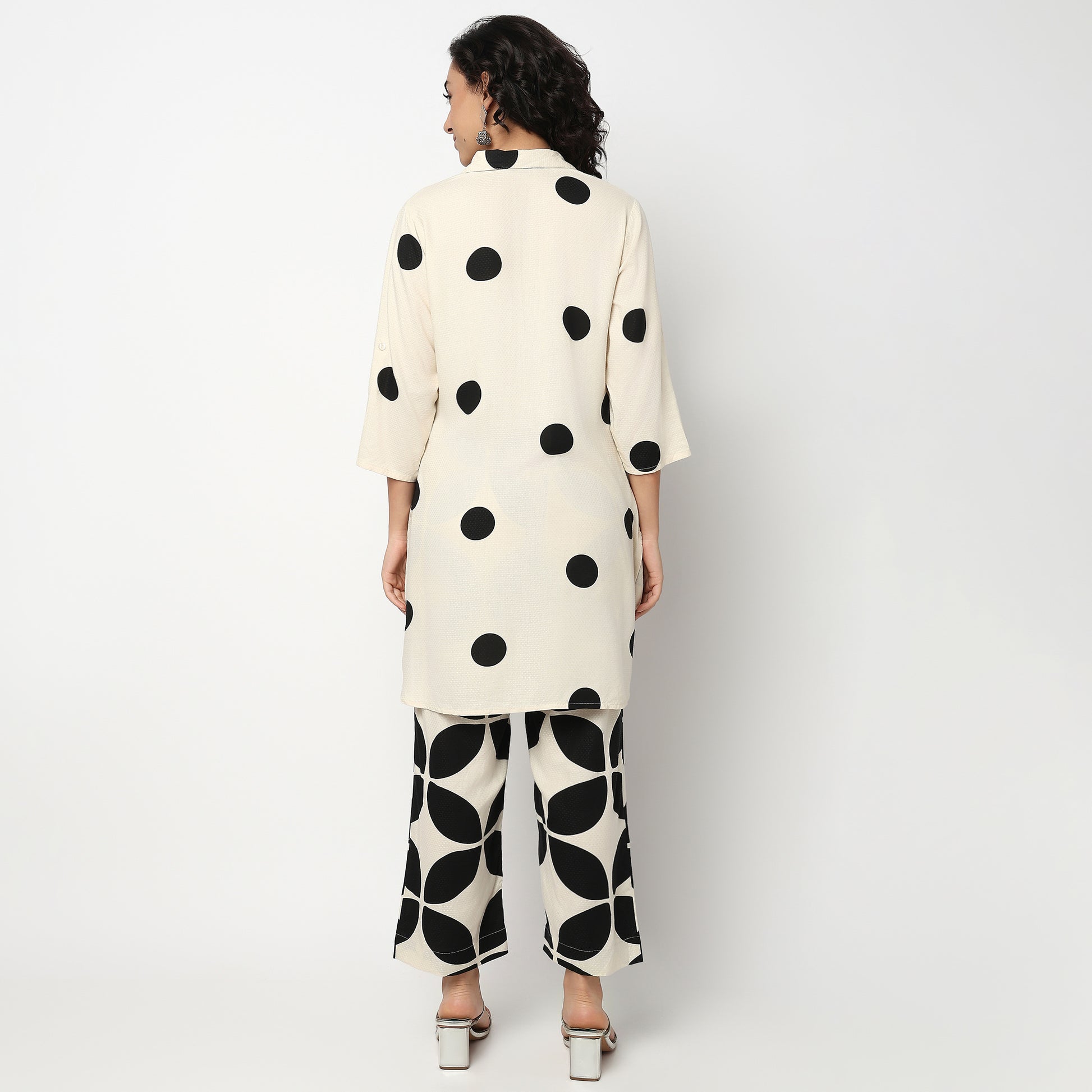 Buy Women Straight Fit Printed Three-Fourth Sleeve Kurta with Pant Set  - Style Union