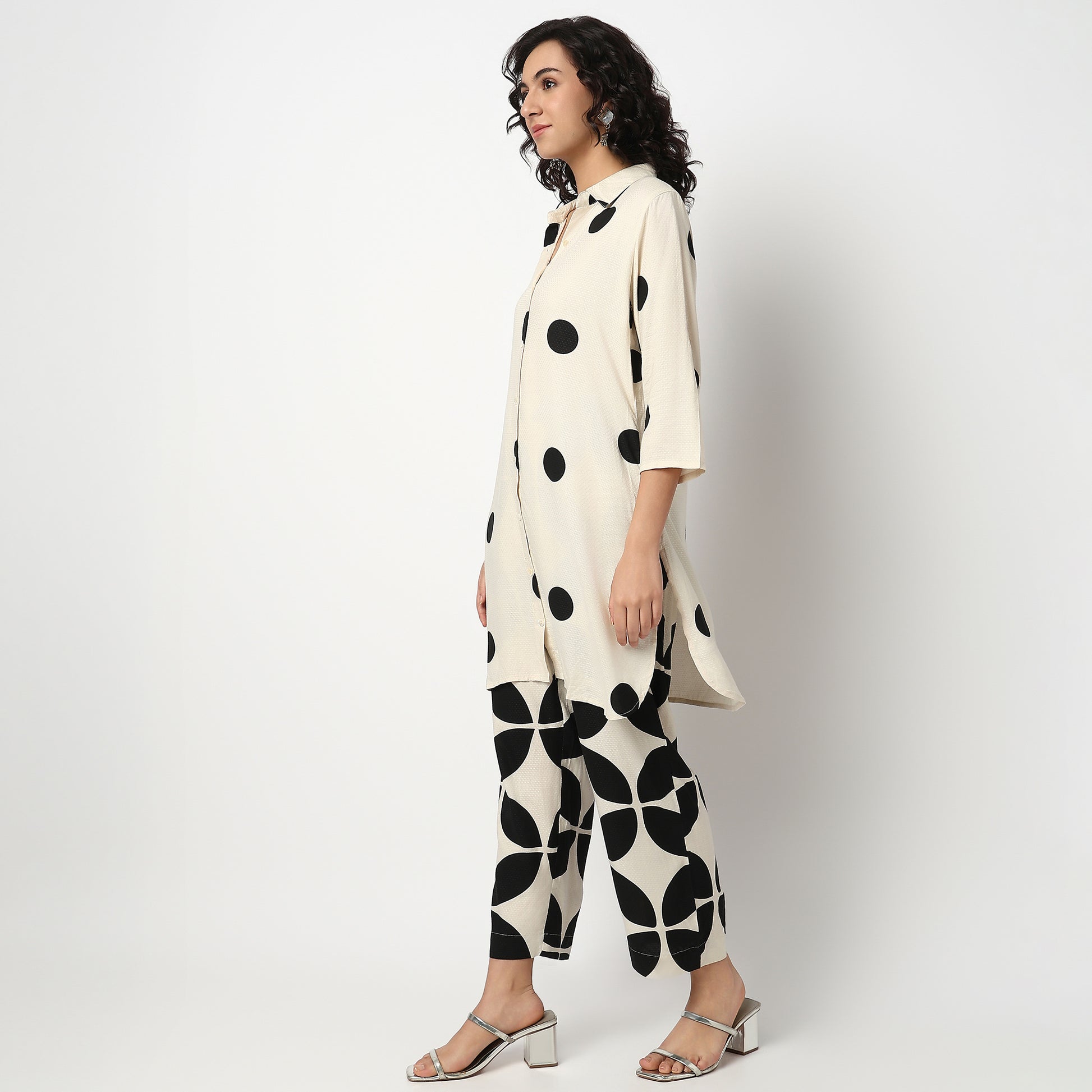 Buy Women Straight Fit Printed Three-Fourth Sleeve Kurta with Pant Set  - Style Union