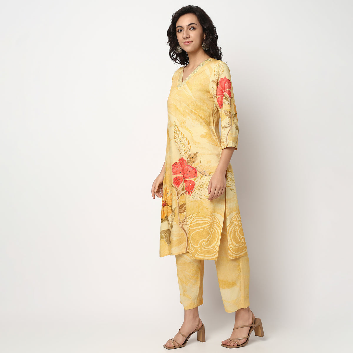 Buy Women Straight Fit Printed Three-Fourth Sleeve Kurta with Pant Set  - Style Union