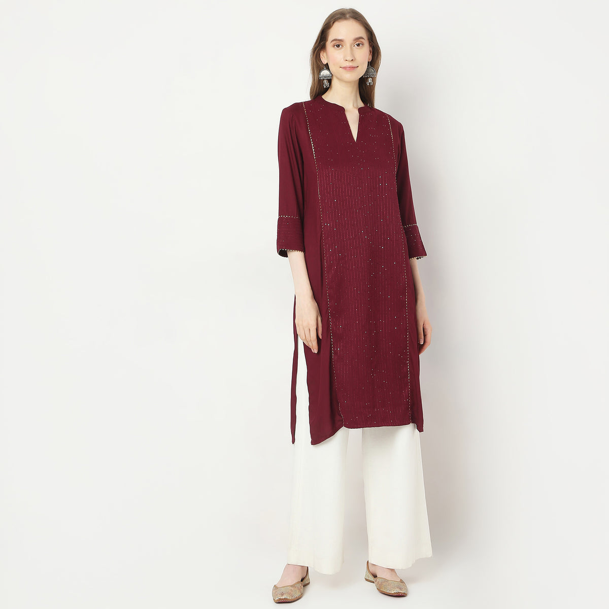 Straight Fit Embellished Kurta